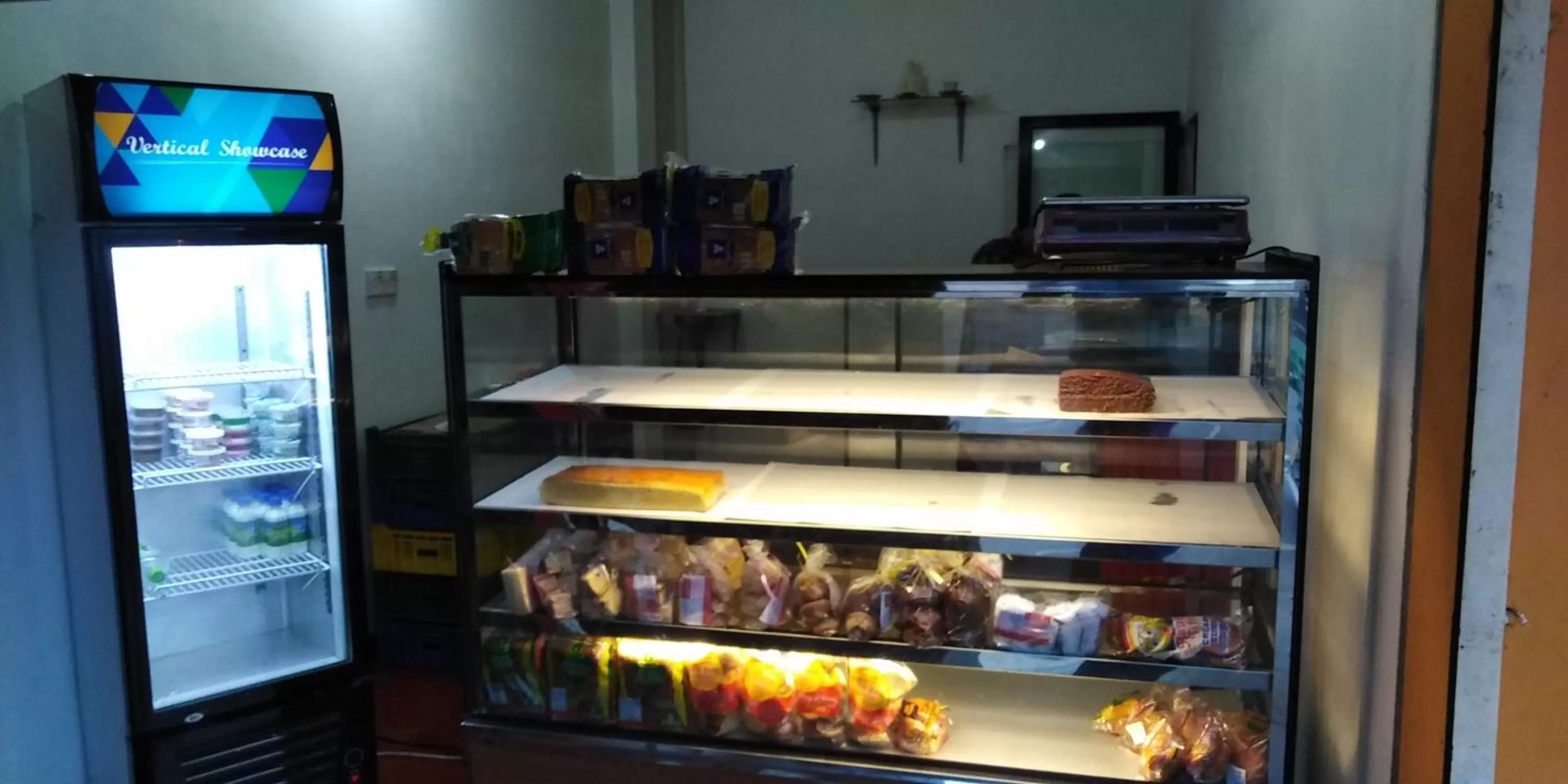 Restaurant/places to eat in Pearl Resort Mirissa