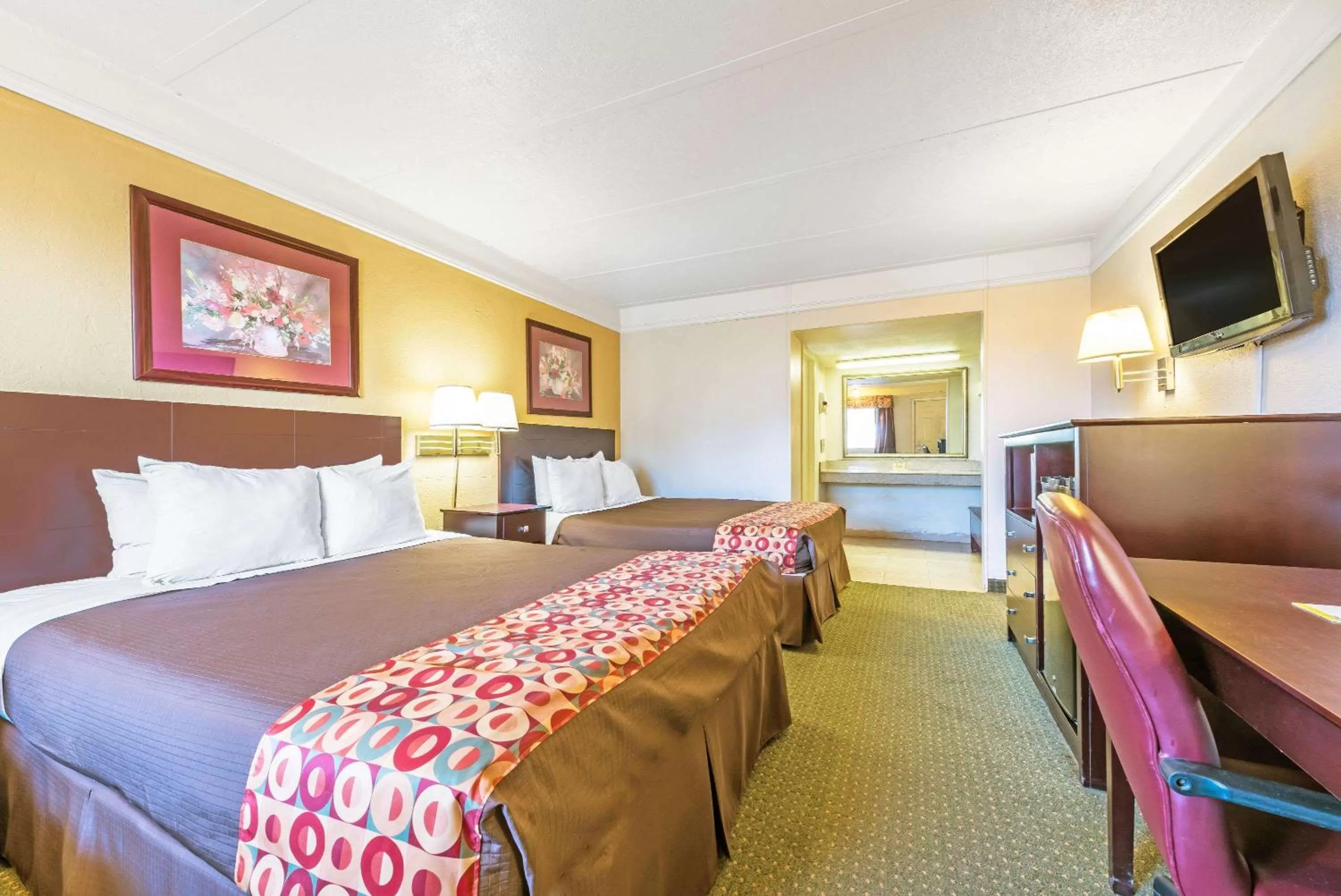 Photo of the whole room, Bed in Days Inn by Wyndham Gainesville