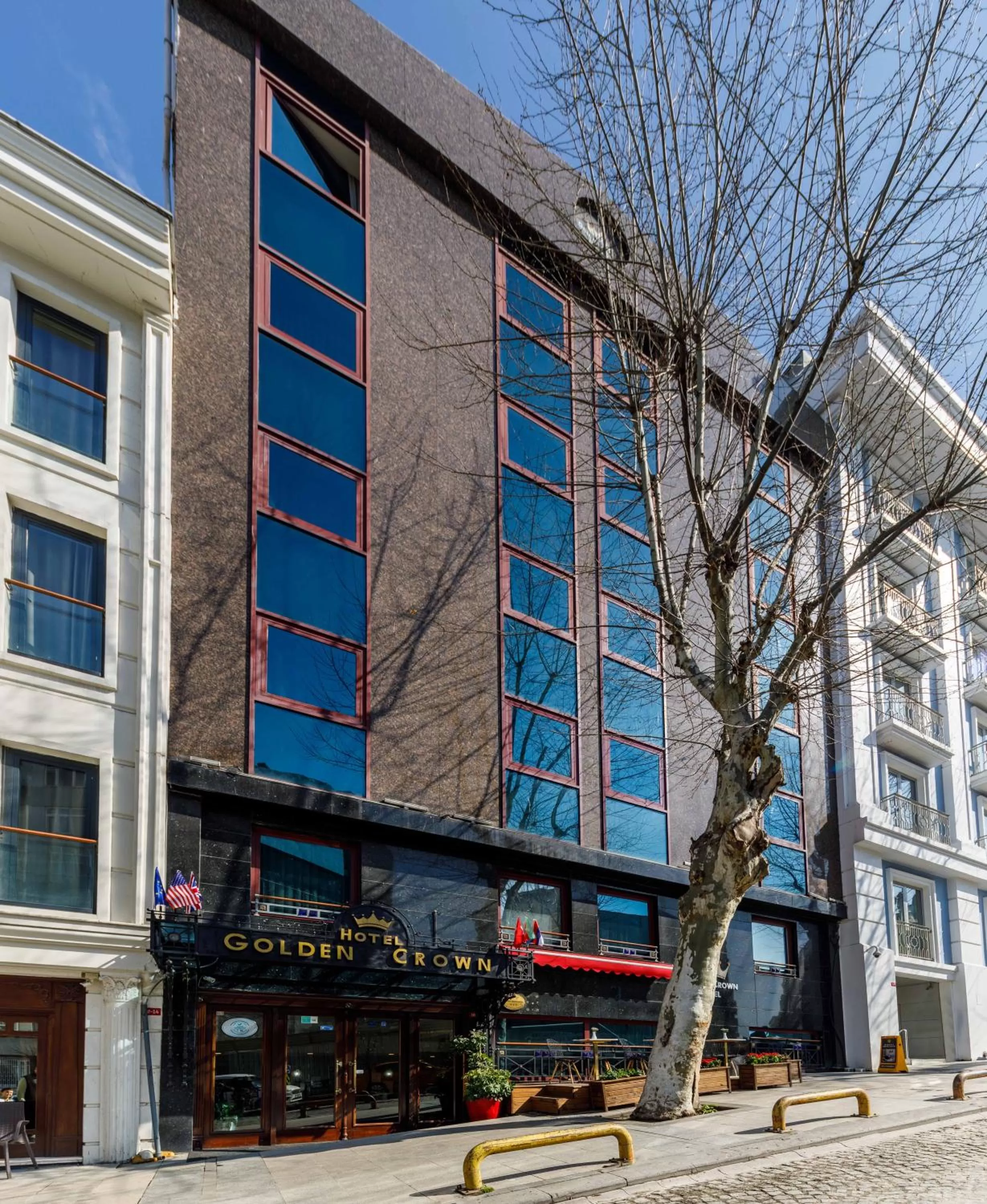 Facade/entrance in Golden Crown Hotel