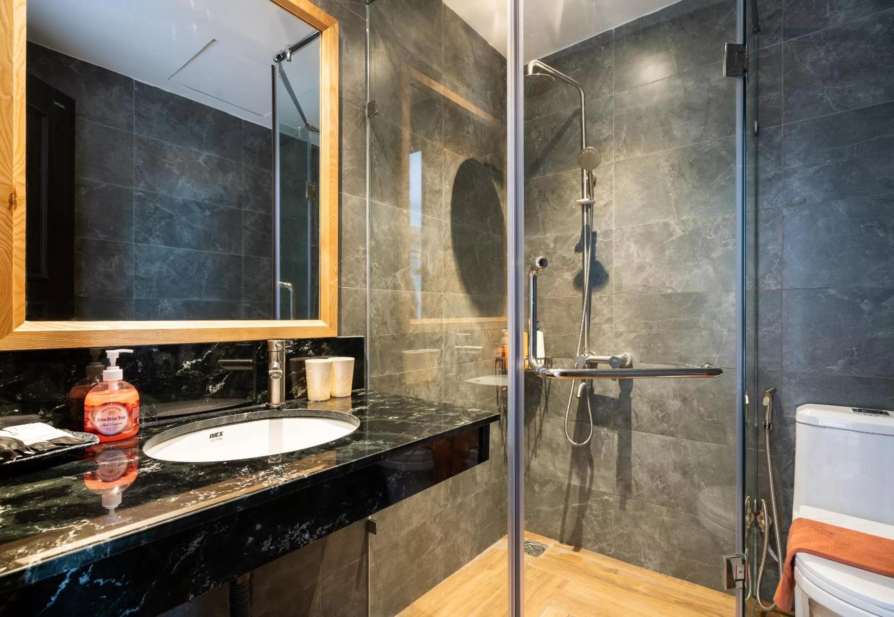 Shower in Haven Hut Hotel