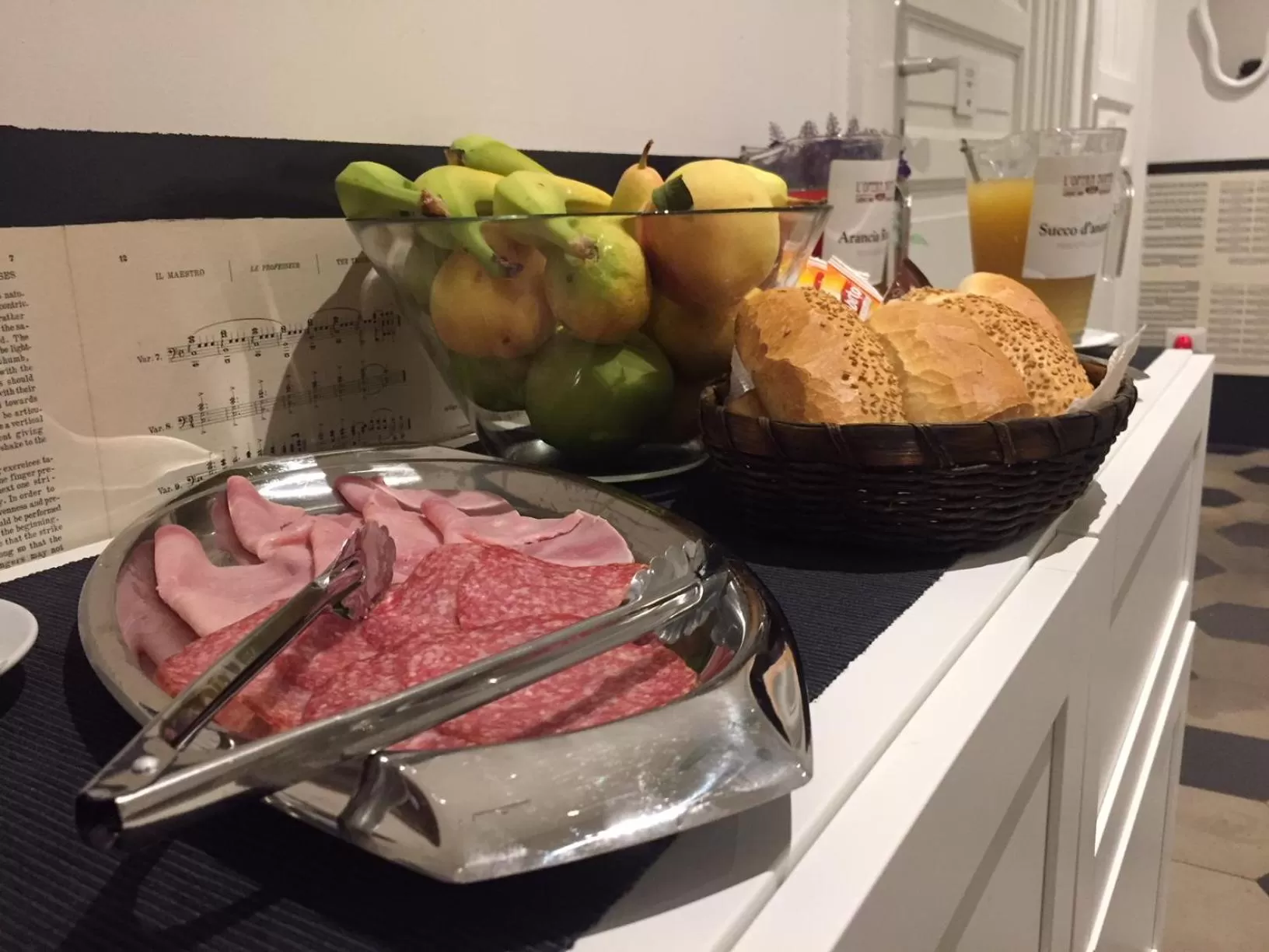 Breakfast in L'Opera Buffa