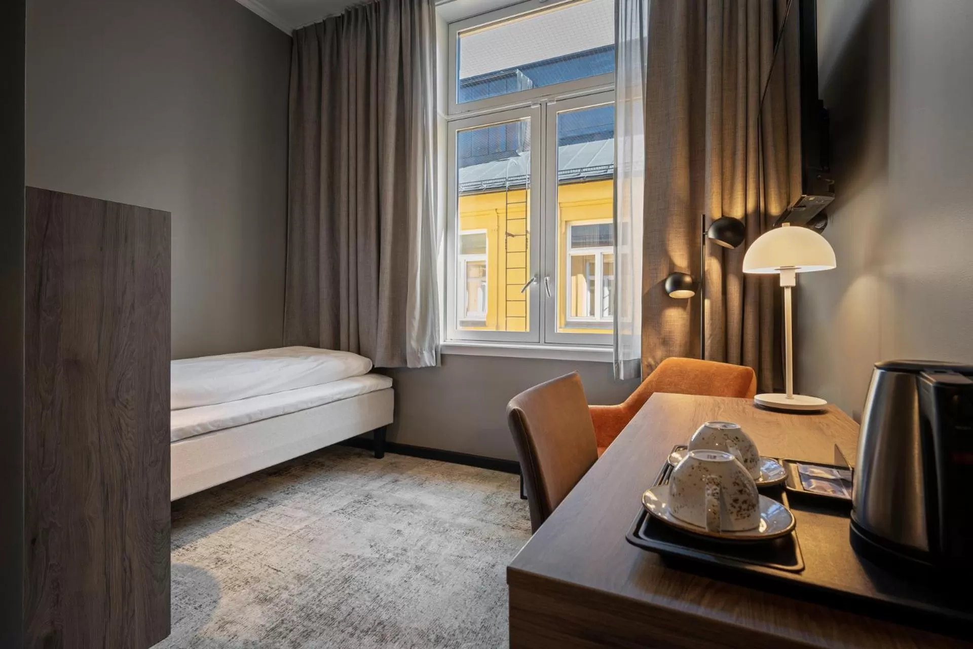 Bedroom, Bed in Karl Johan Hotel