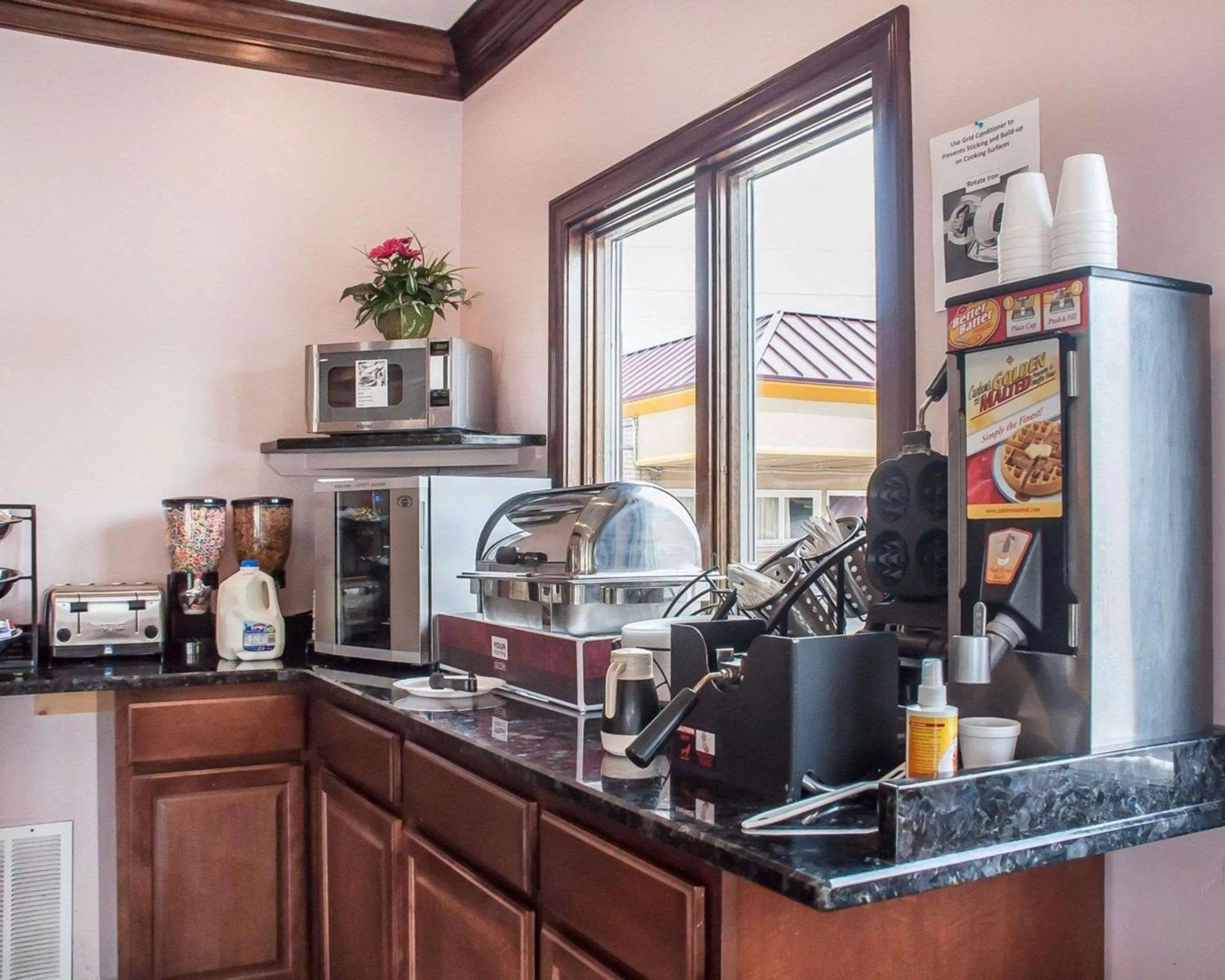 Restaurant/places to eat in Amherst Inn & Suites