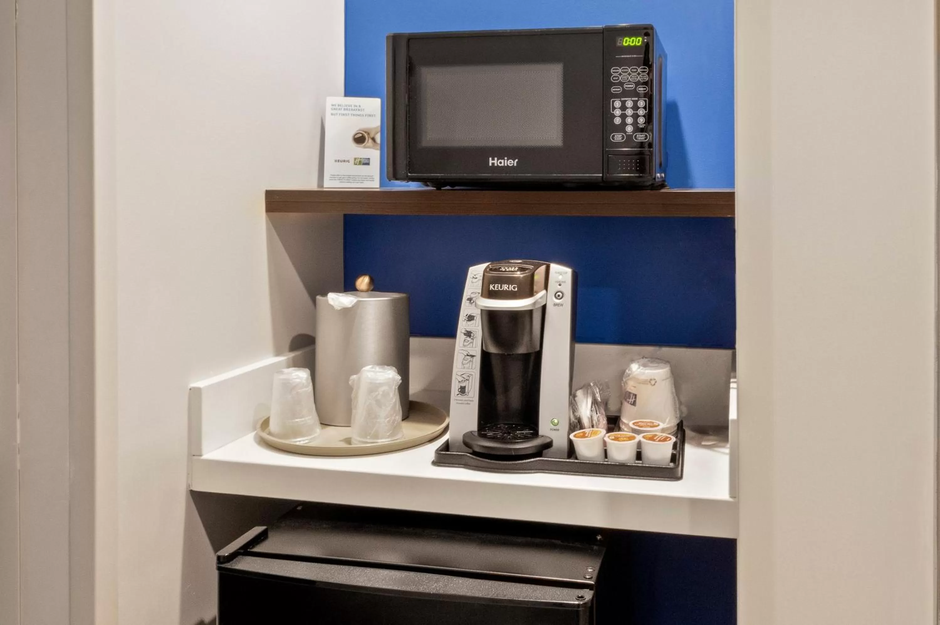 Coffee/tea facilities in Holiday Inn Express Hotel & Suites Newton Sparta by IHG