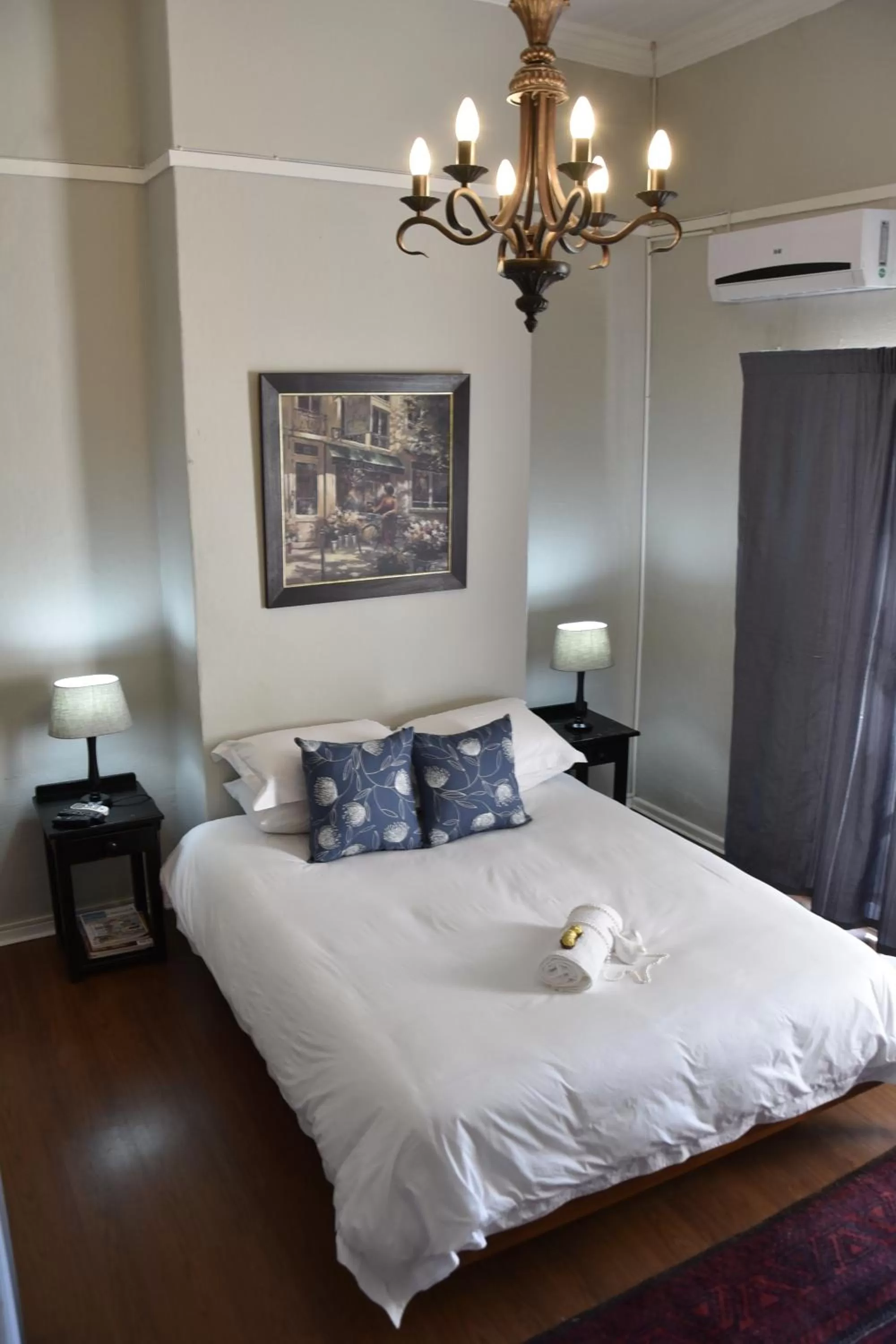 Photo of the whole room, Bed in Poetry Guestrooms