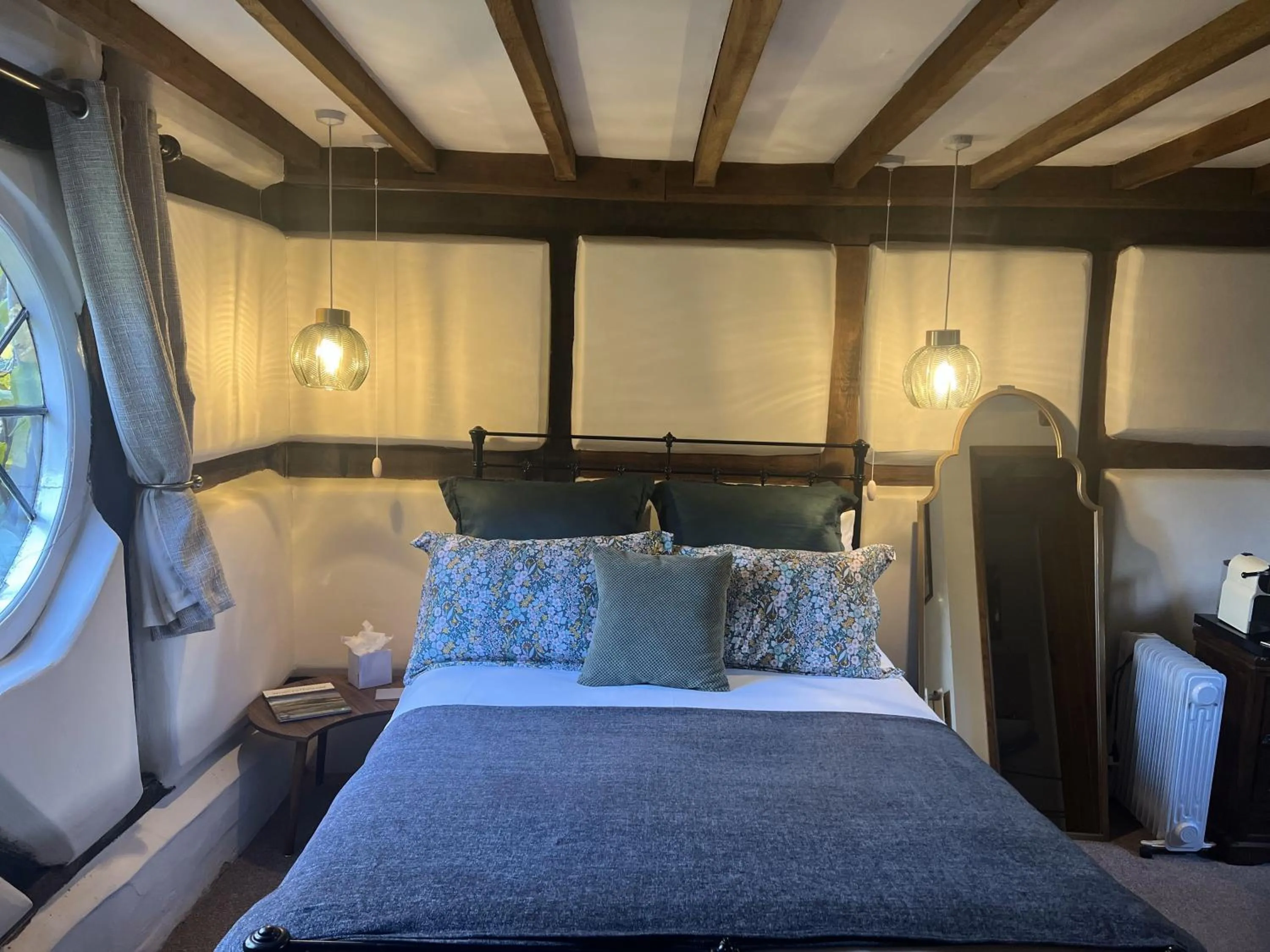 Bed in Old Rectory House, Redditch