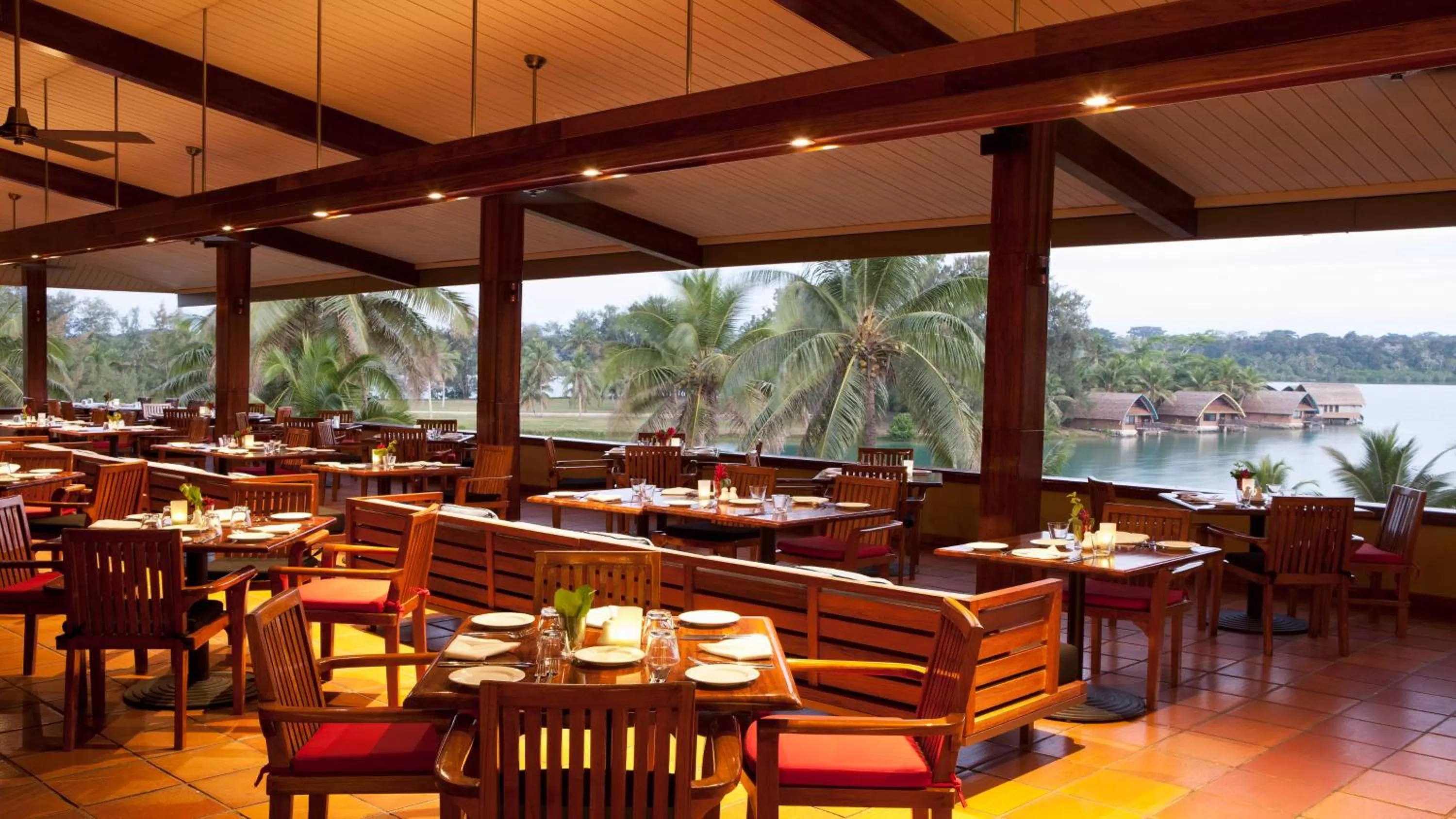 Restaurant/places to eat in Holiday Inn Resort Vanuatu by IHG