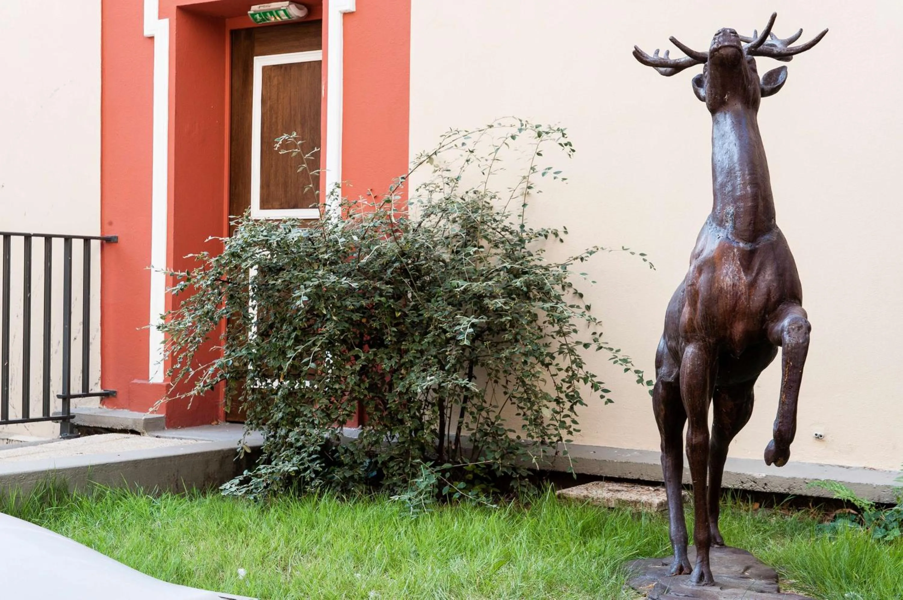 Photo of the whole room in Best Western Saint-Louis - Grand Paris - Vincennes