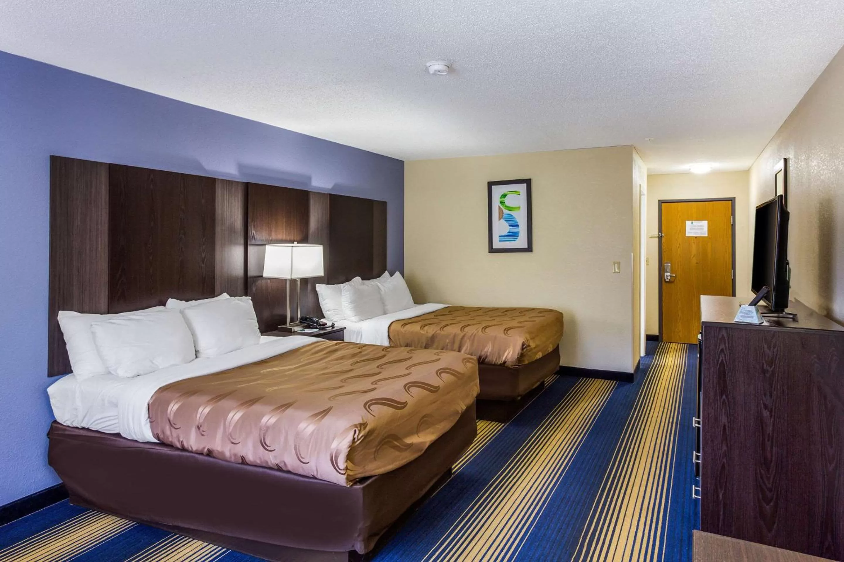 Photo of the whole room, Bed in Quality Inn Charleston South