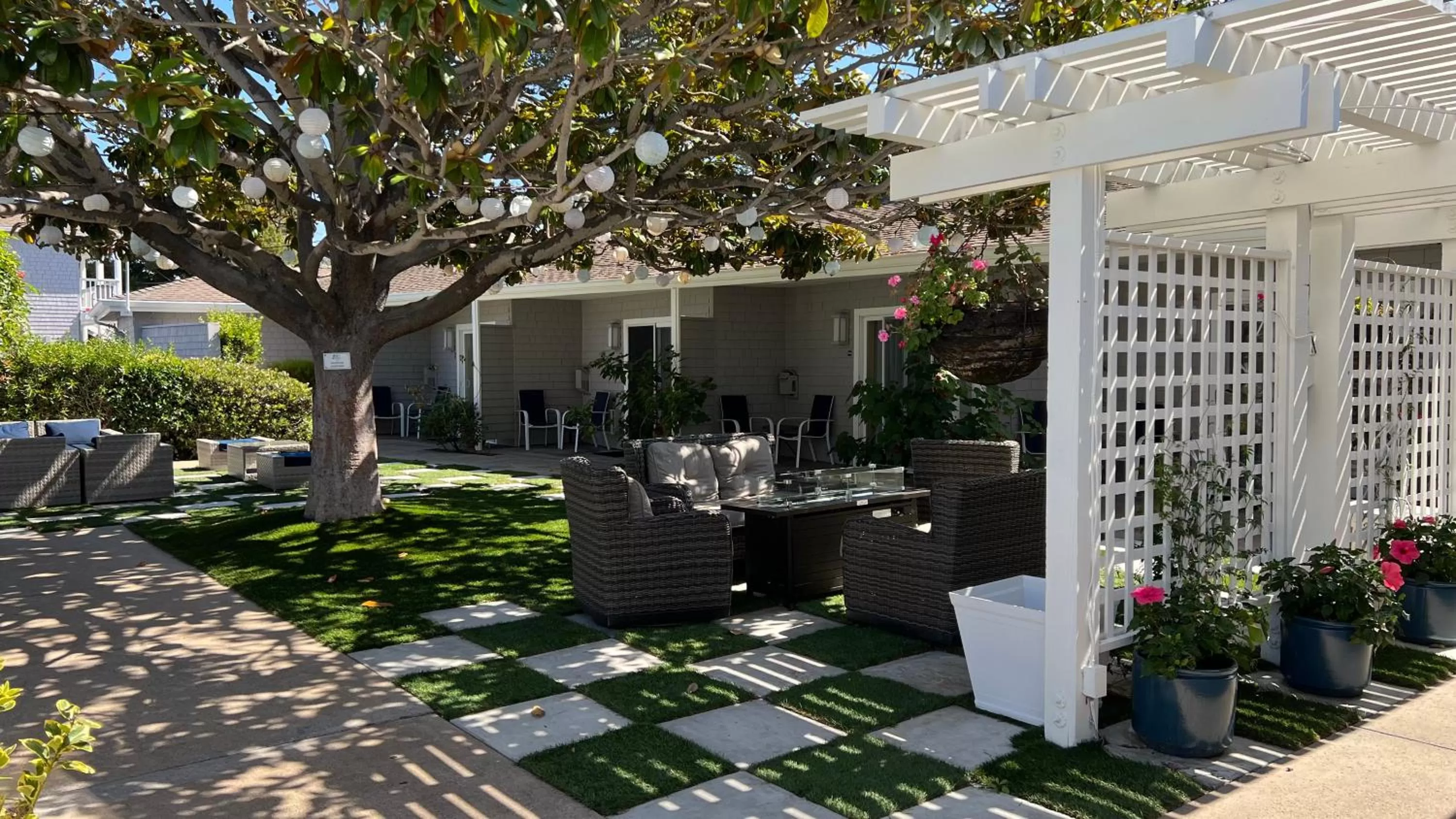 Inner courtyard view in Monterey Bay Lodge