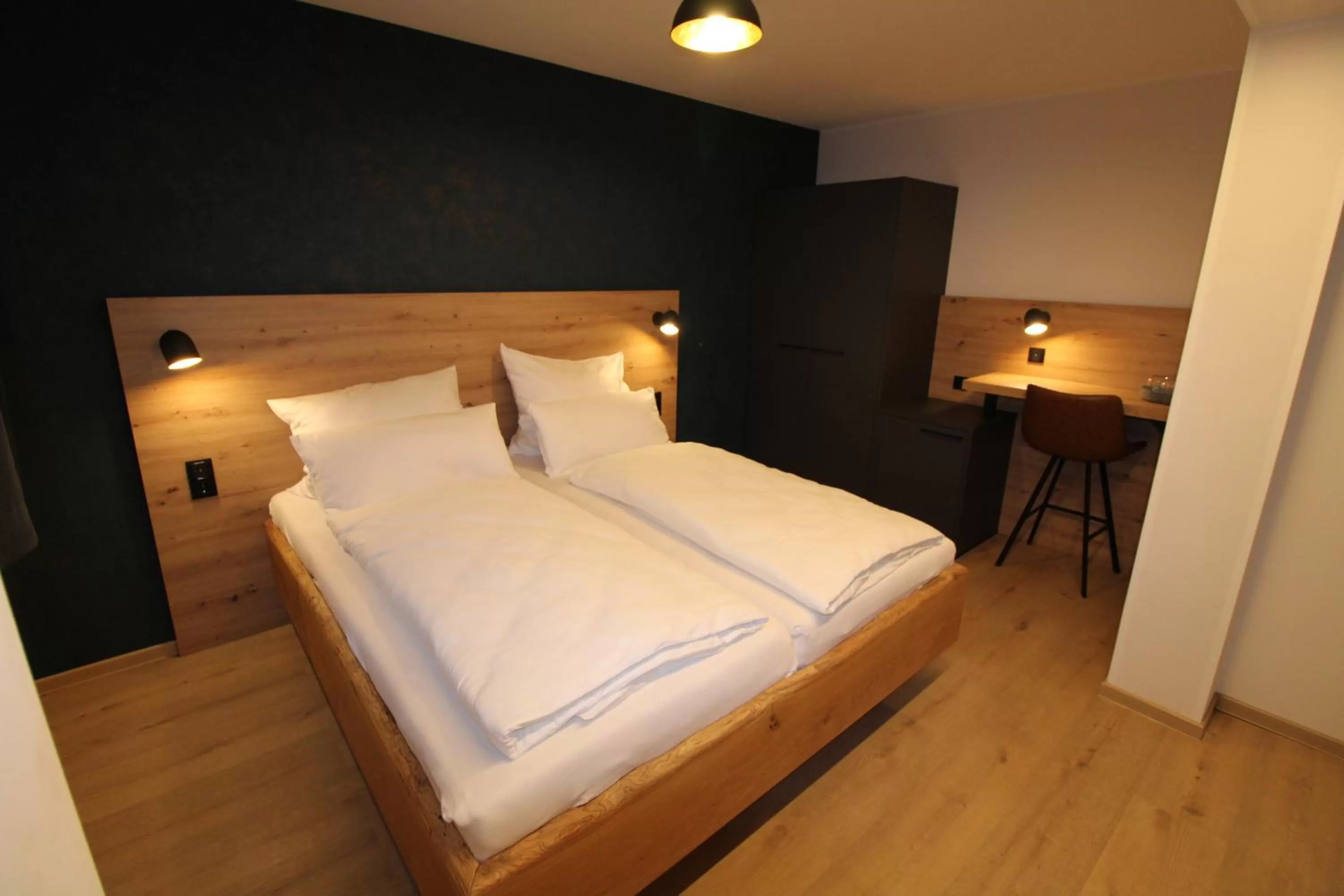 Bed in DER Hirsch Hotel