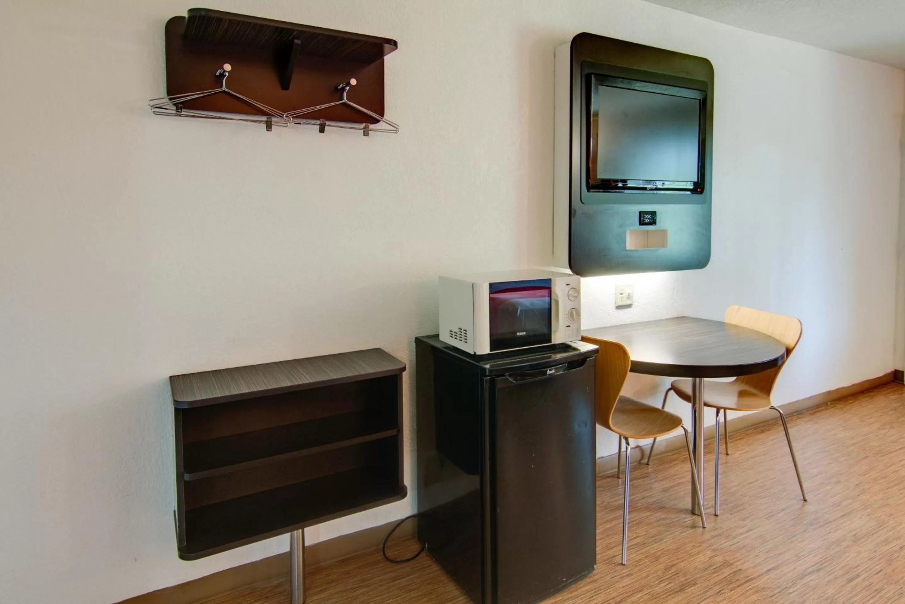 TV and multimedia in Motel 6-Mount Pleasant, TX