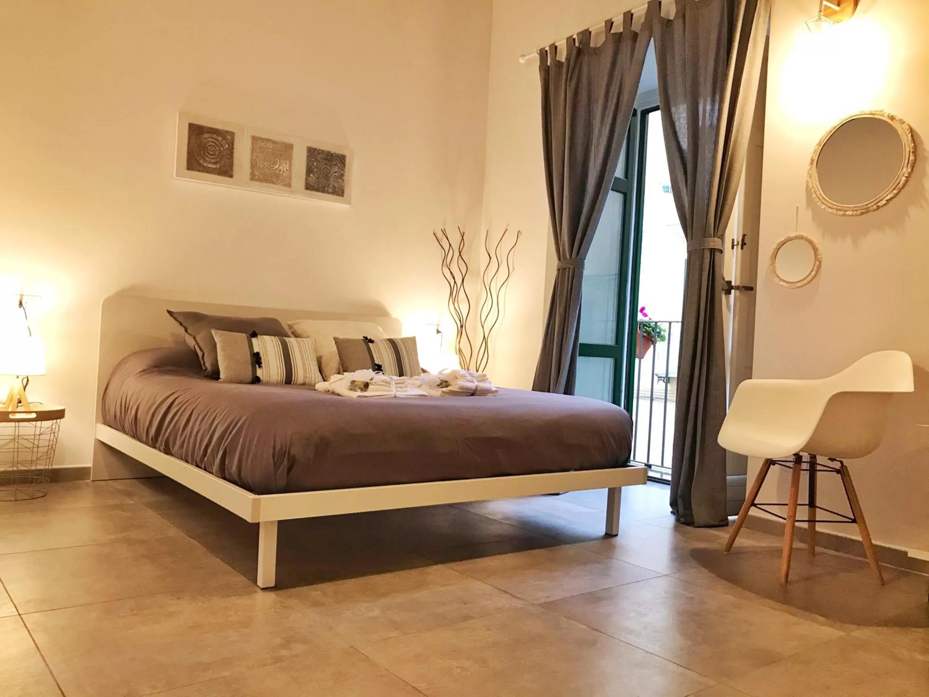 Photo of the whole room in B&B Salerno IN Centro