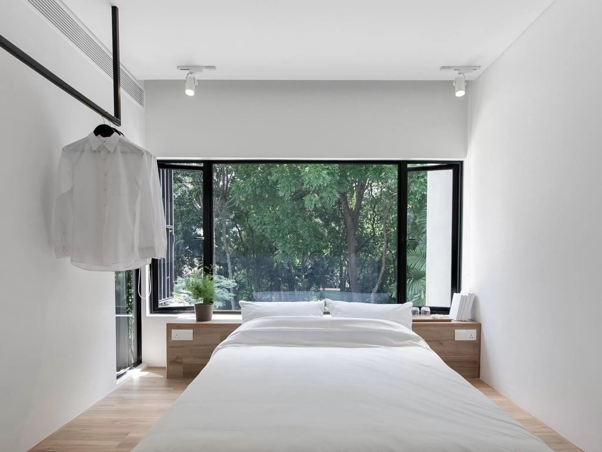 Bedroom, Bed in Lloyd's Inn