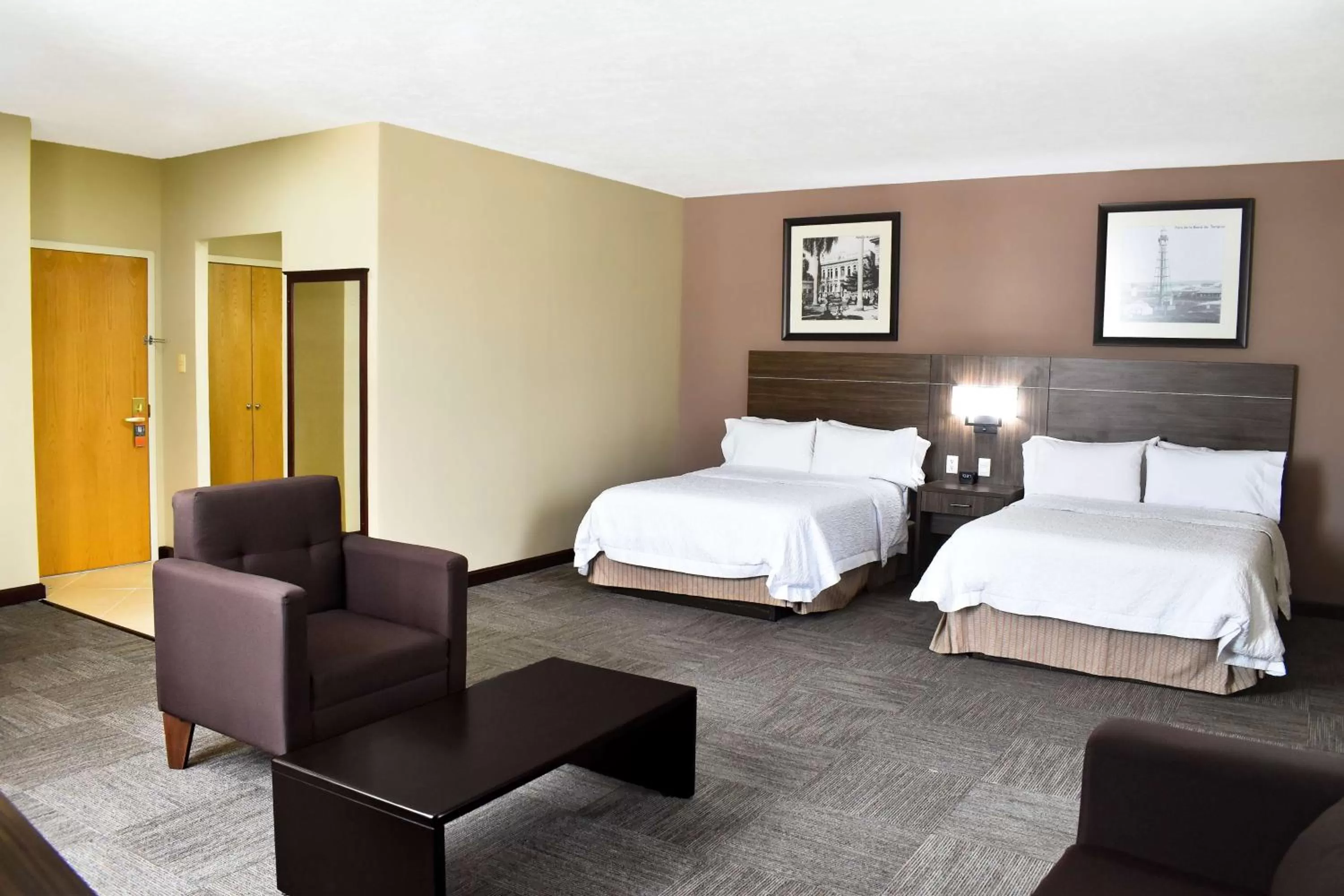 Living room, Bed in Hampton Inn Tampico Zona Dorada