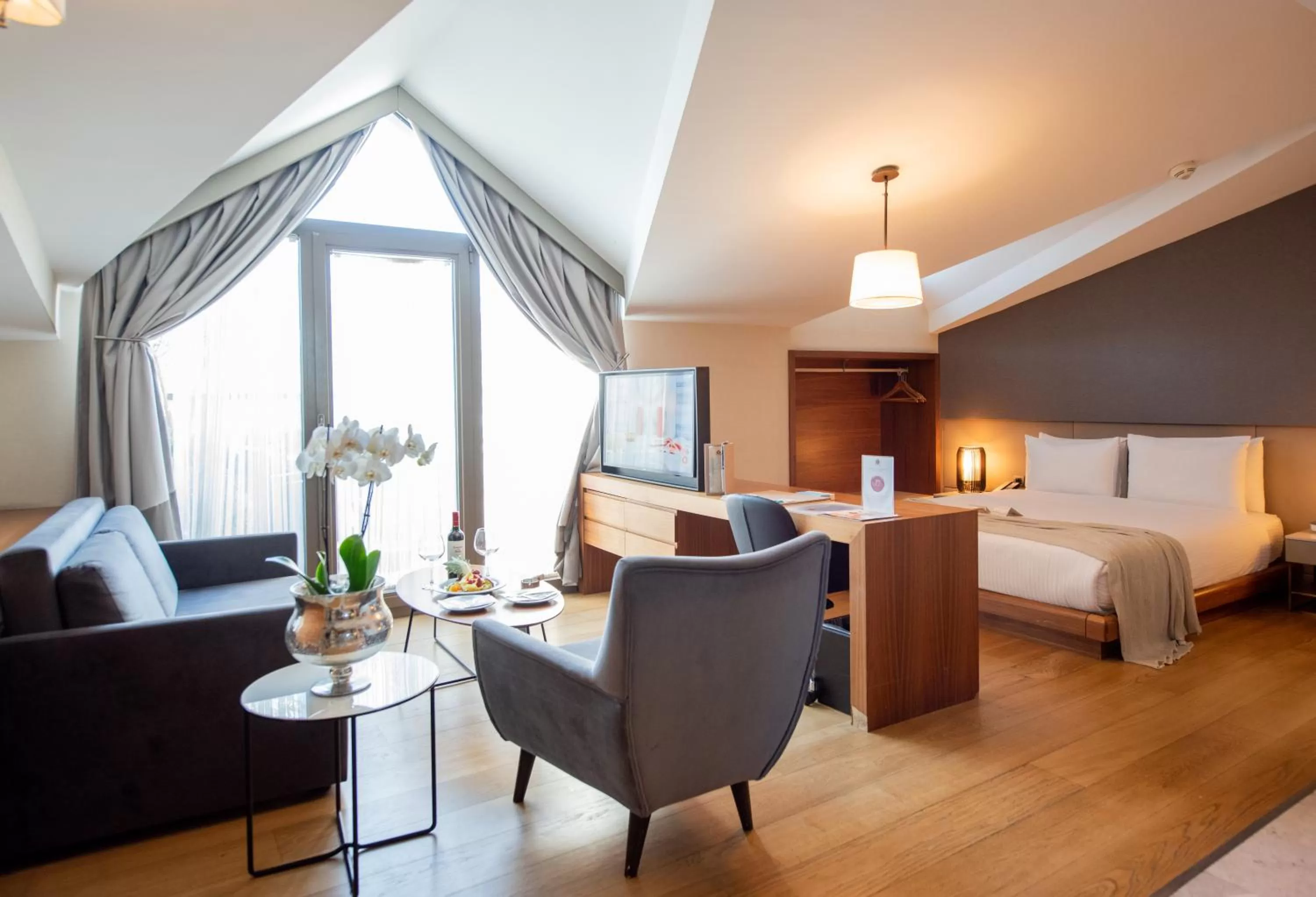 Bed in Dosso Dossi Hotels & SPA Downtown