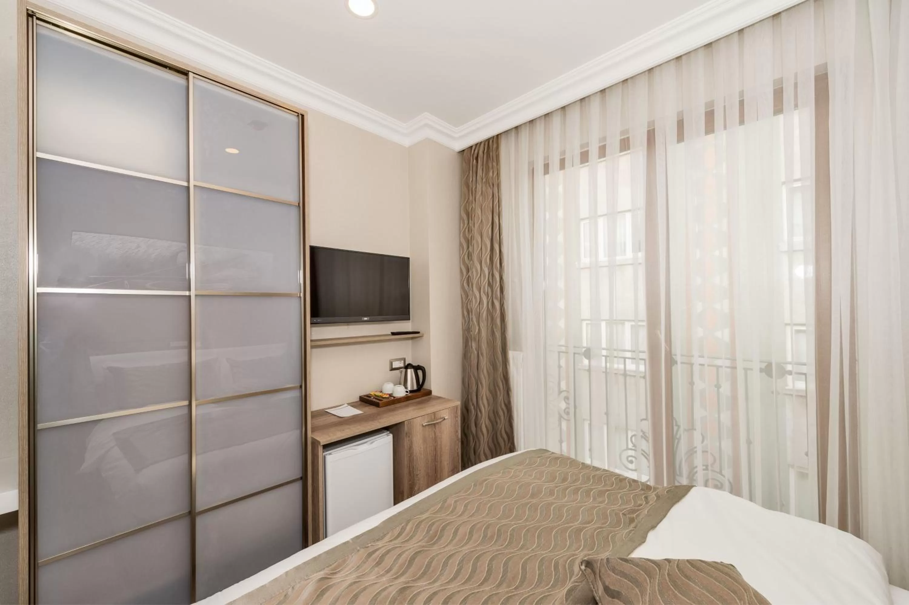 TV and multimedia, Bed in Alphonse Hotel