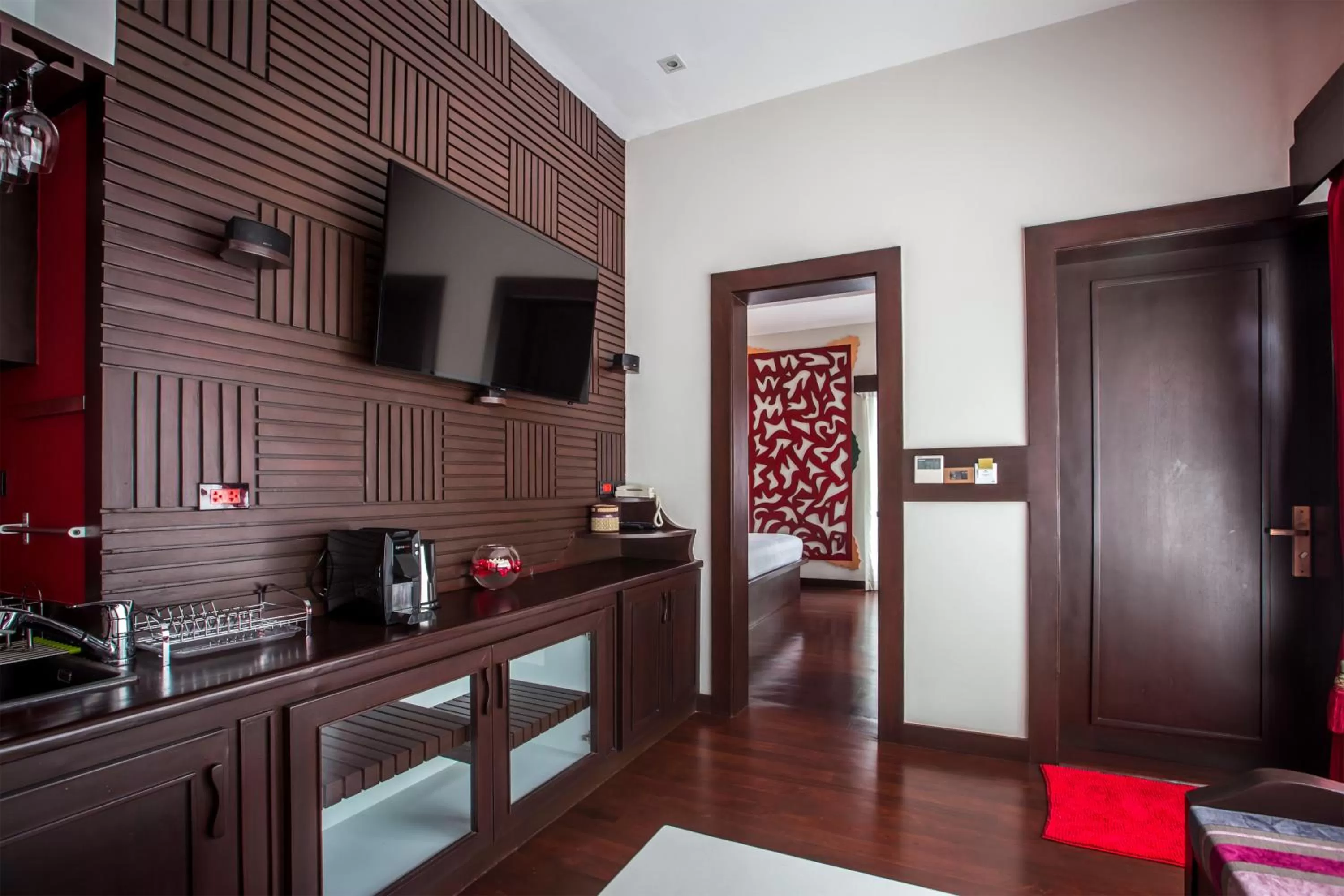 TV and multimedia in De Sarann Villa