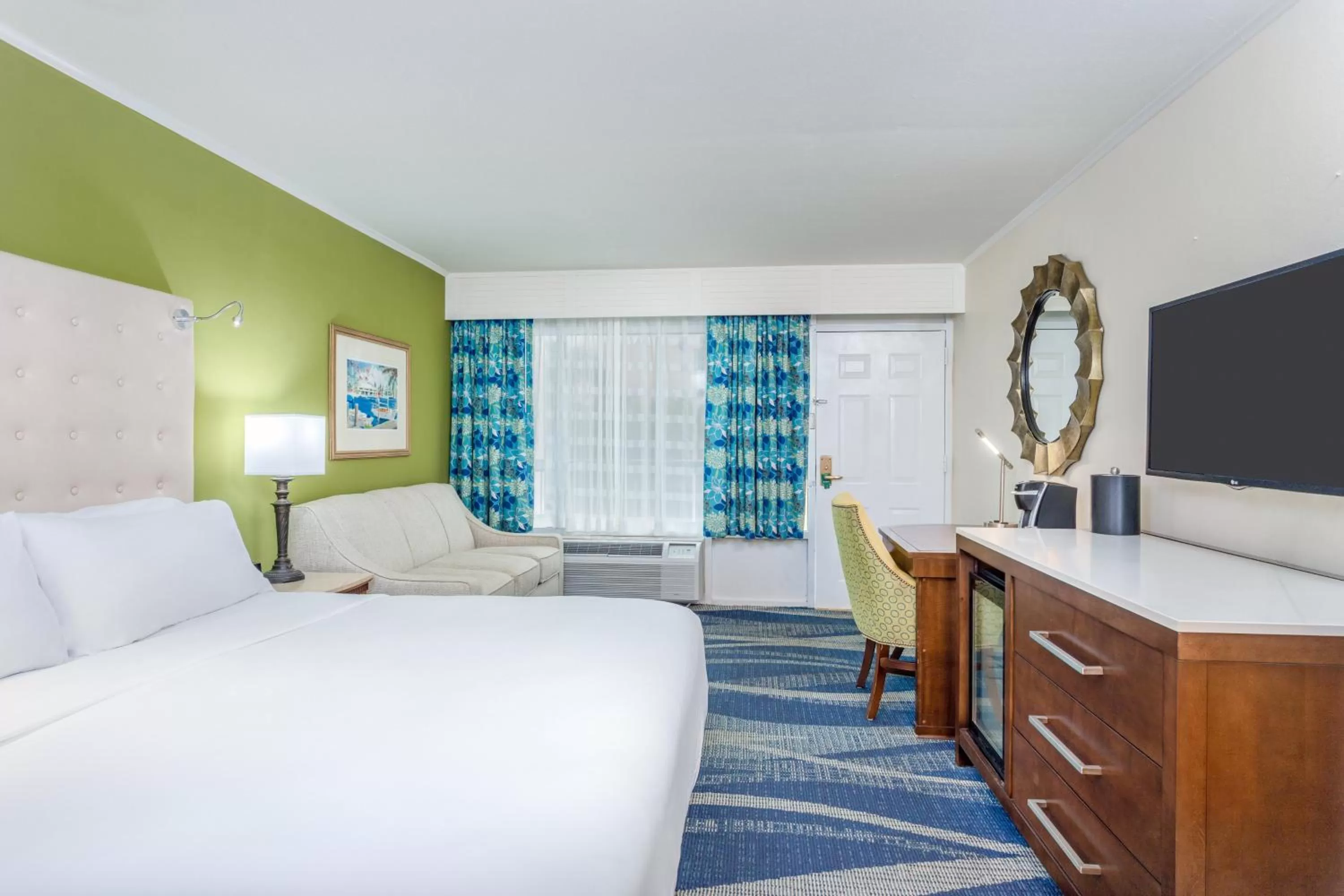 Photo of the whole room, Bed in Holiday Inn Key Largo by IHG