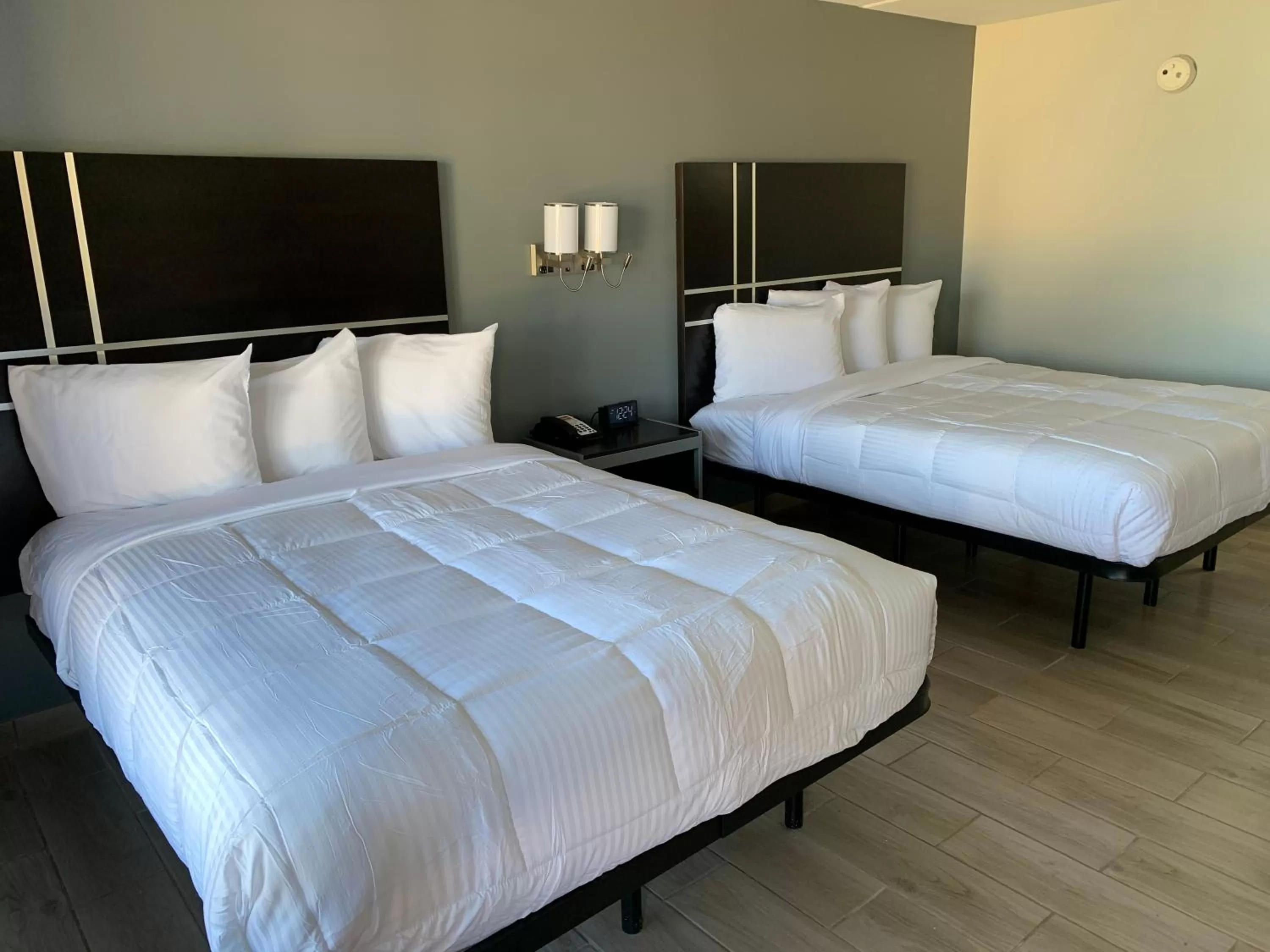 Bedroom, Bed in South Padre Island Lodge