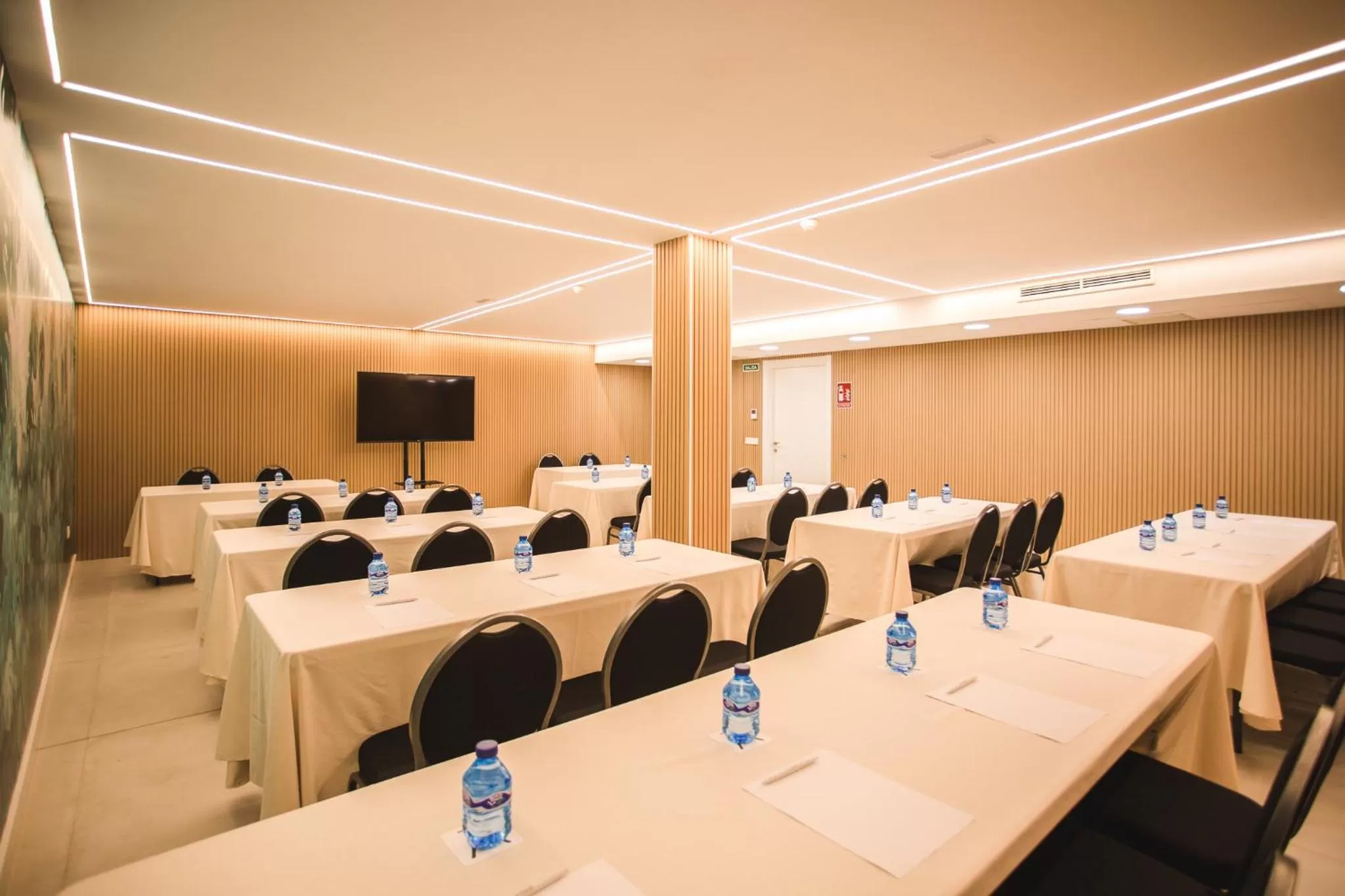 Business facilities in DWO Ábaster