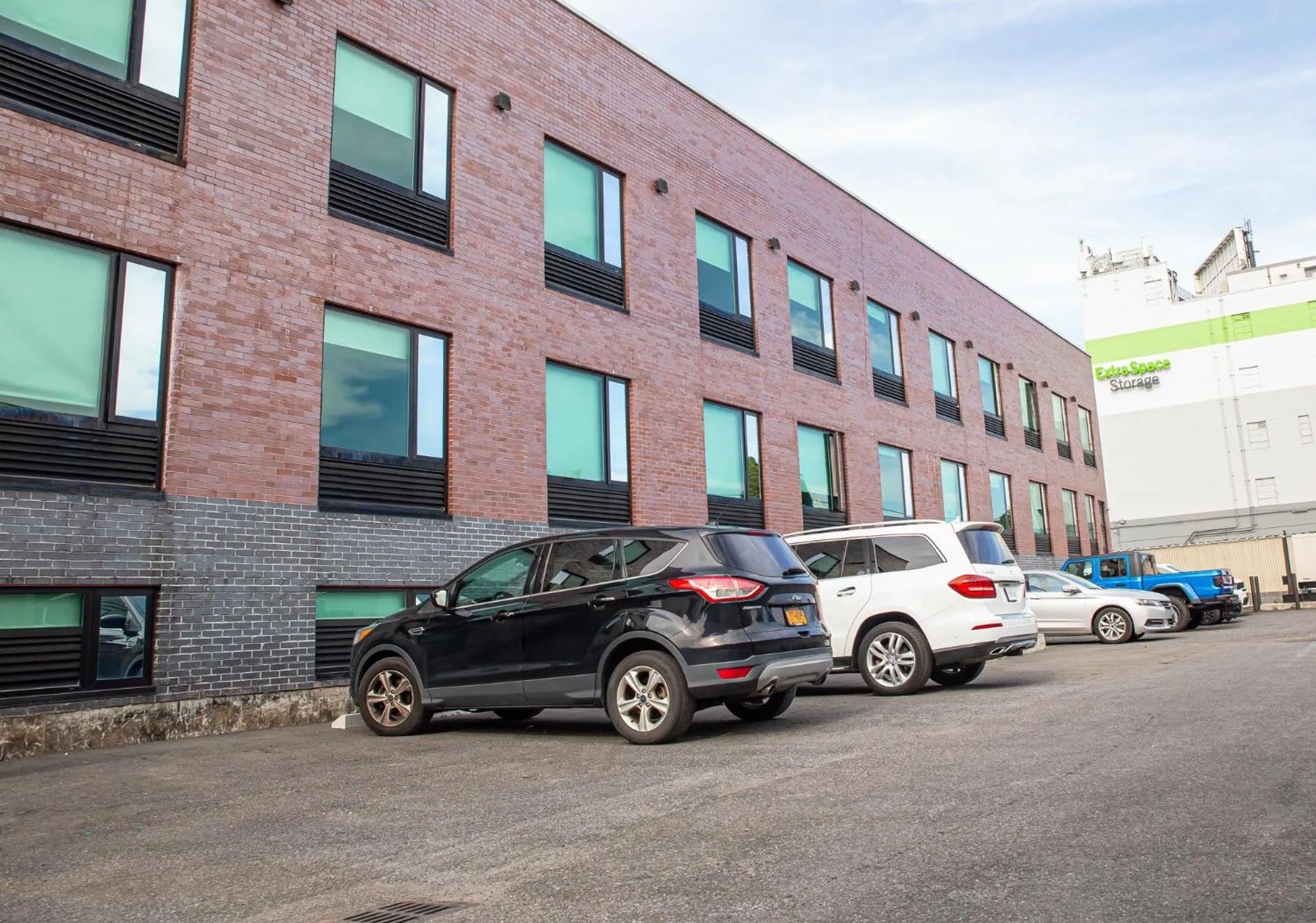 Property building in 7 Days Hotel