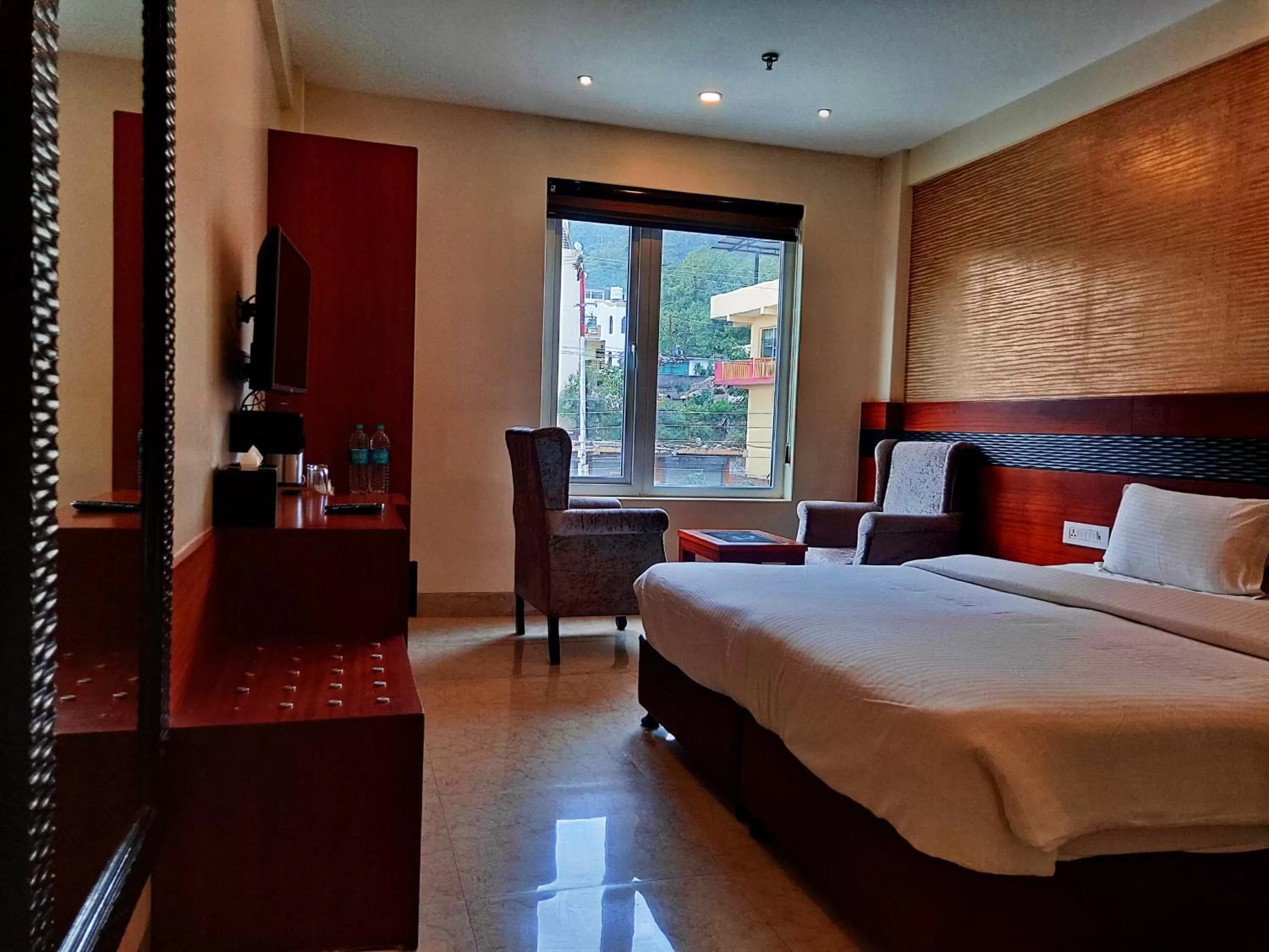 Photo of the whole room, Bed in Holy River Hotel