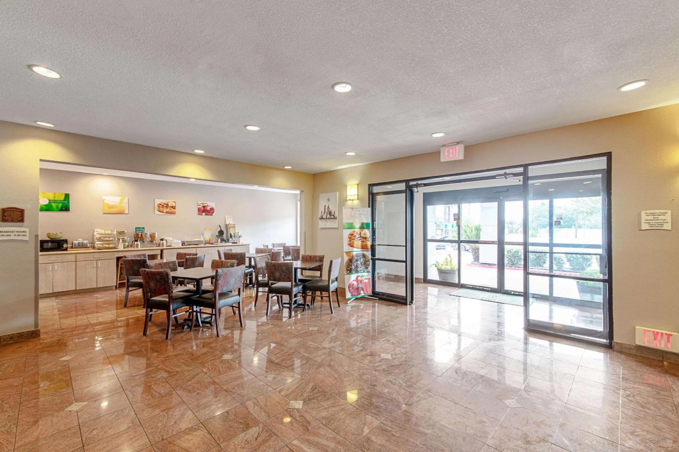 Restaurant/places to eat in Quality Suites Austin South Street Elmo District