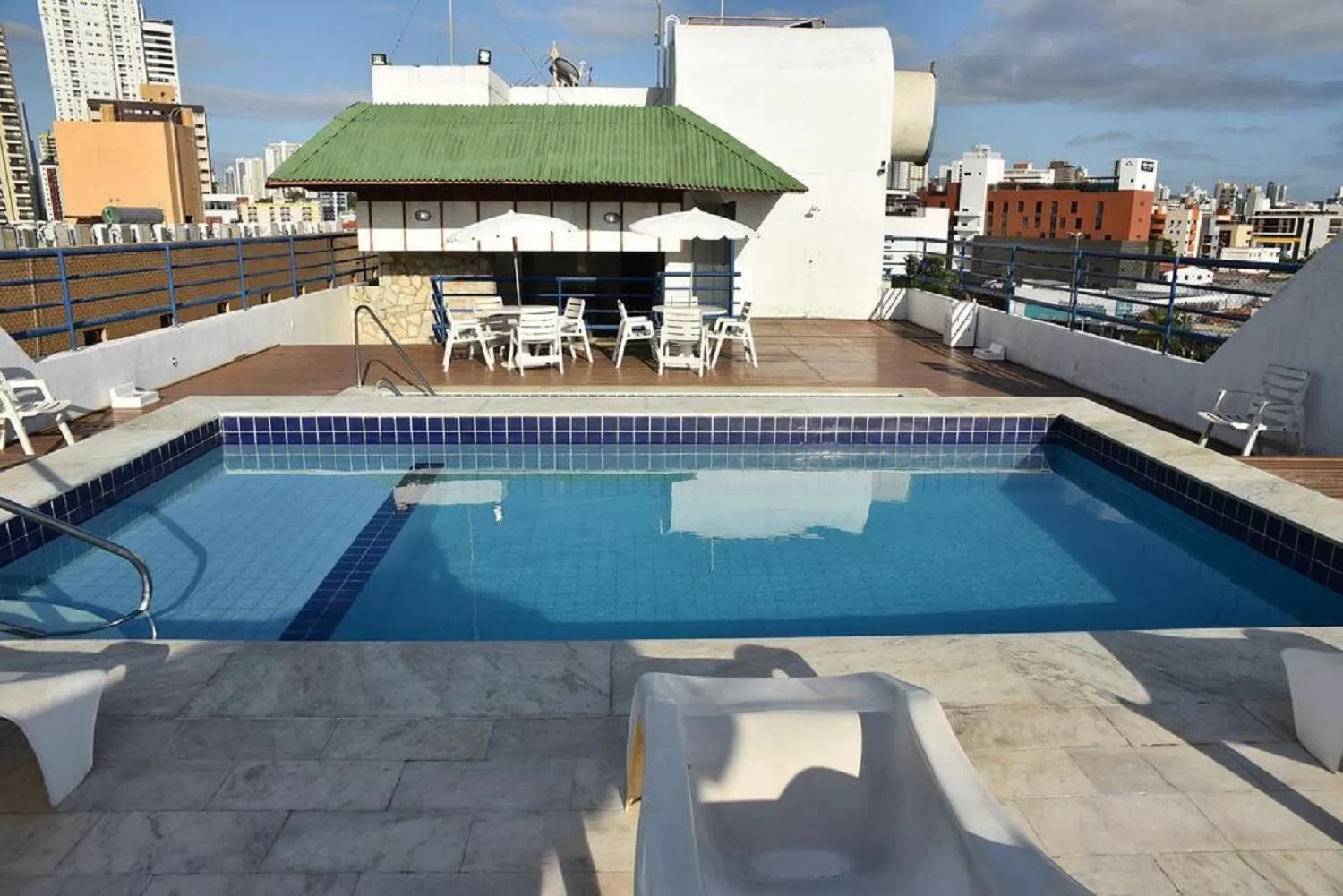 Property building, Swimming Pool in Sonia Flat Tambaú - Apartamento vista mar no Mano's Royal Hotel