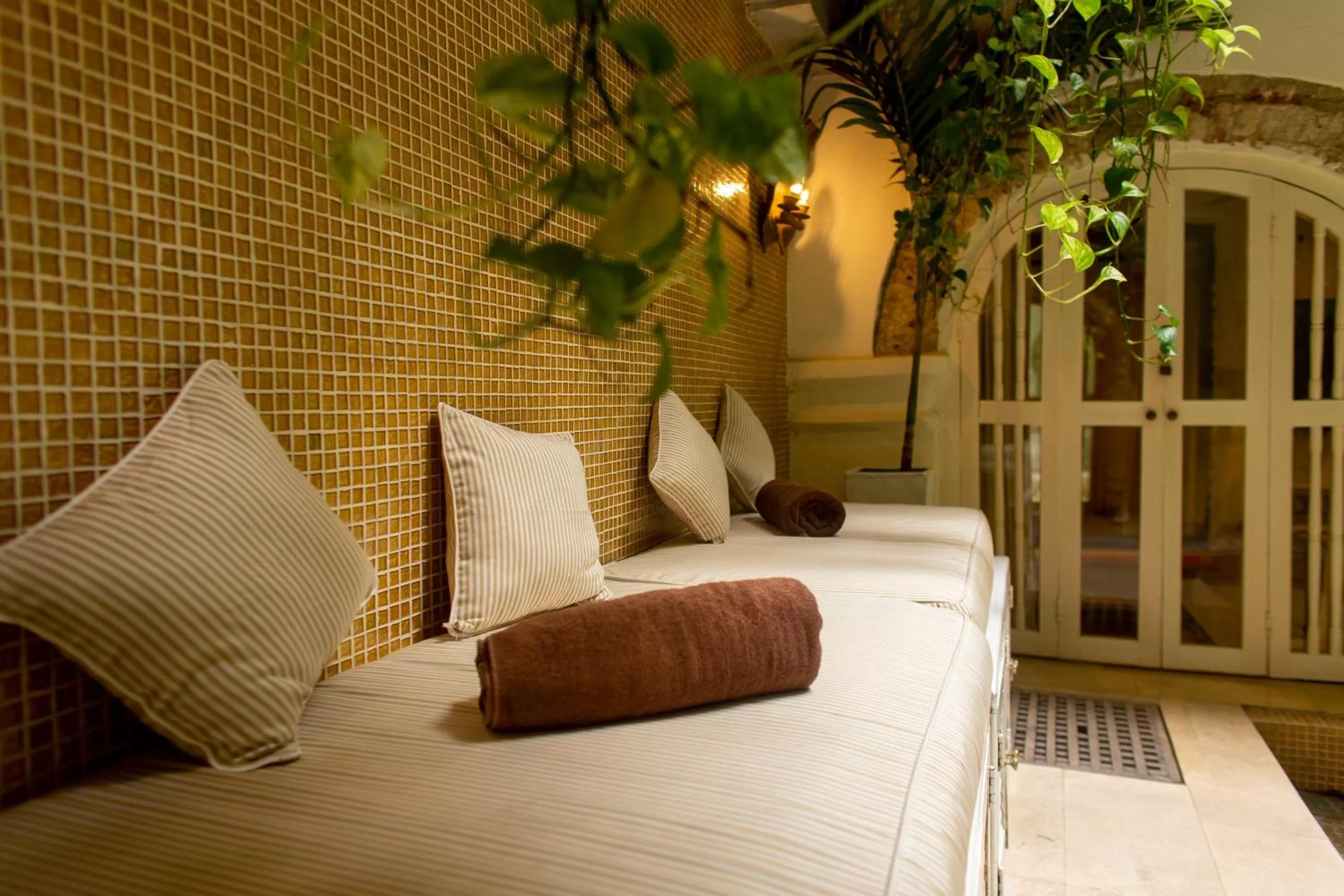 Swimming pool, Bed in Leones de Alba Hotel Boutique