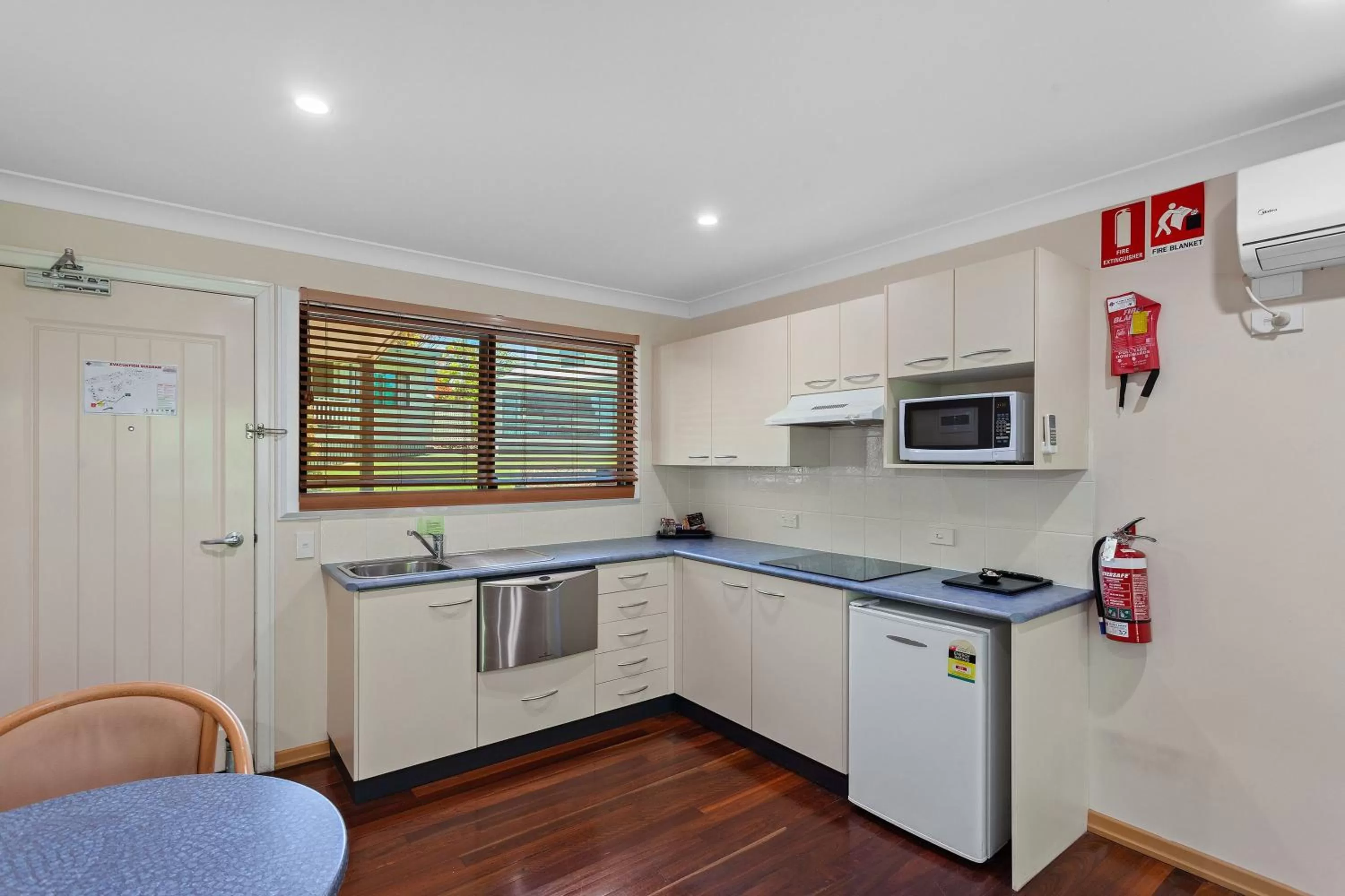 Kitchen or kitchenette in Eastgate on the Range Motel