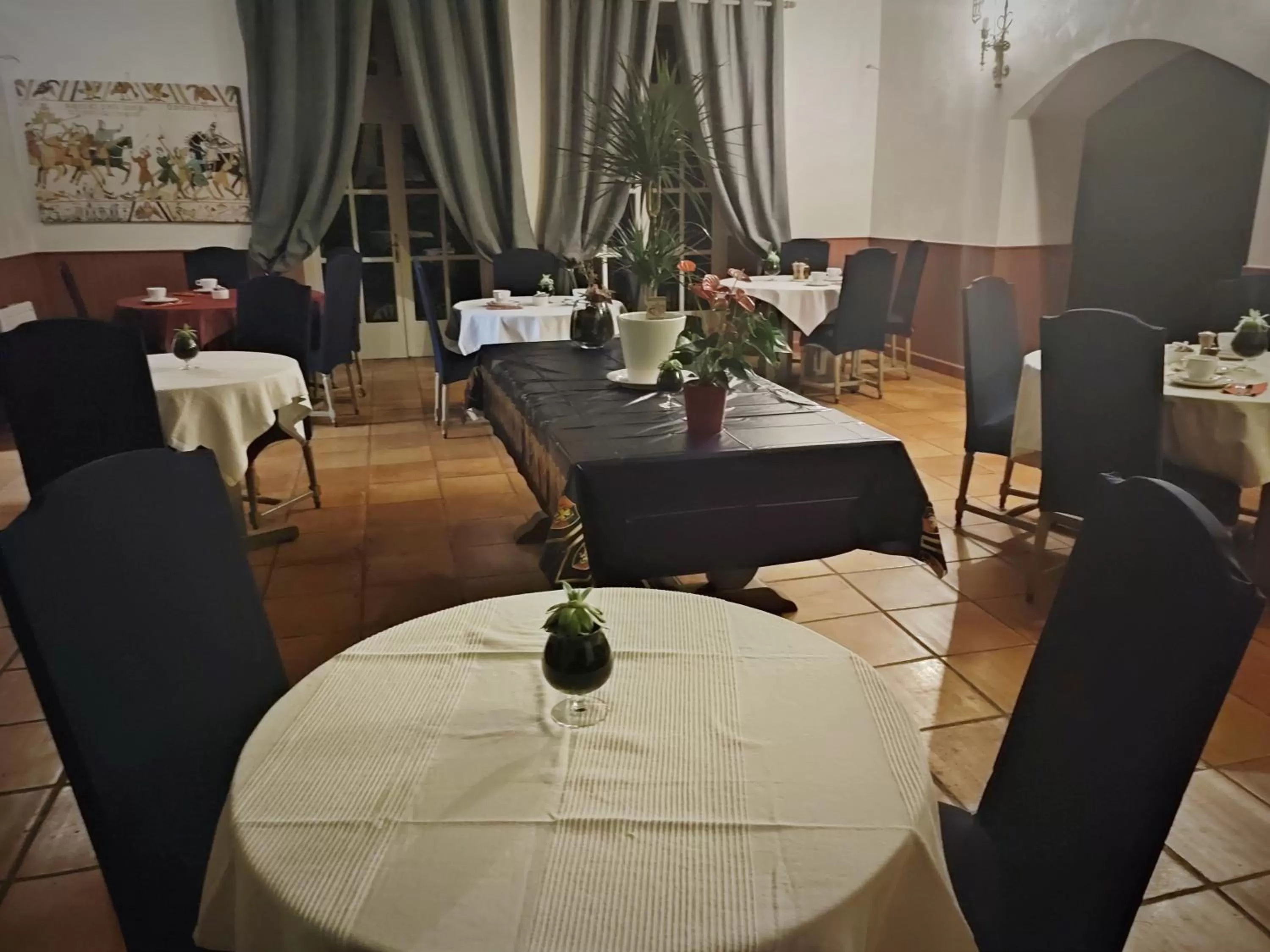 Restaurant/Places to Eat in Château Saint-Martin