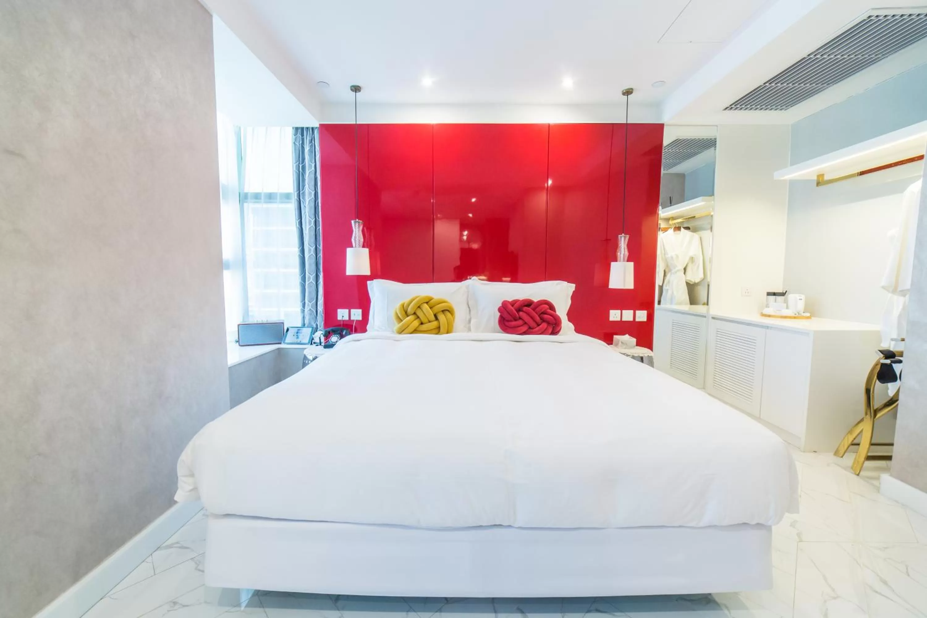 Bed in Tung Nam Lou Art Hotel