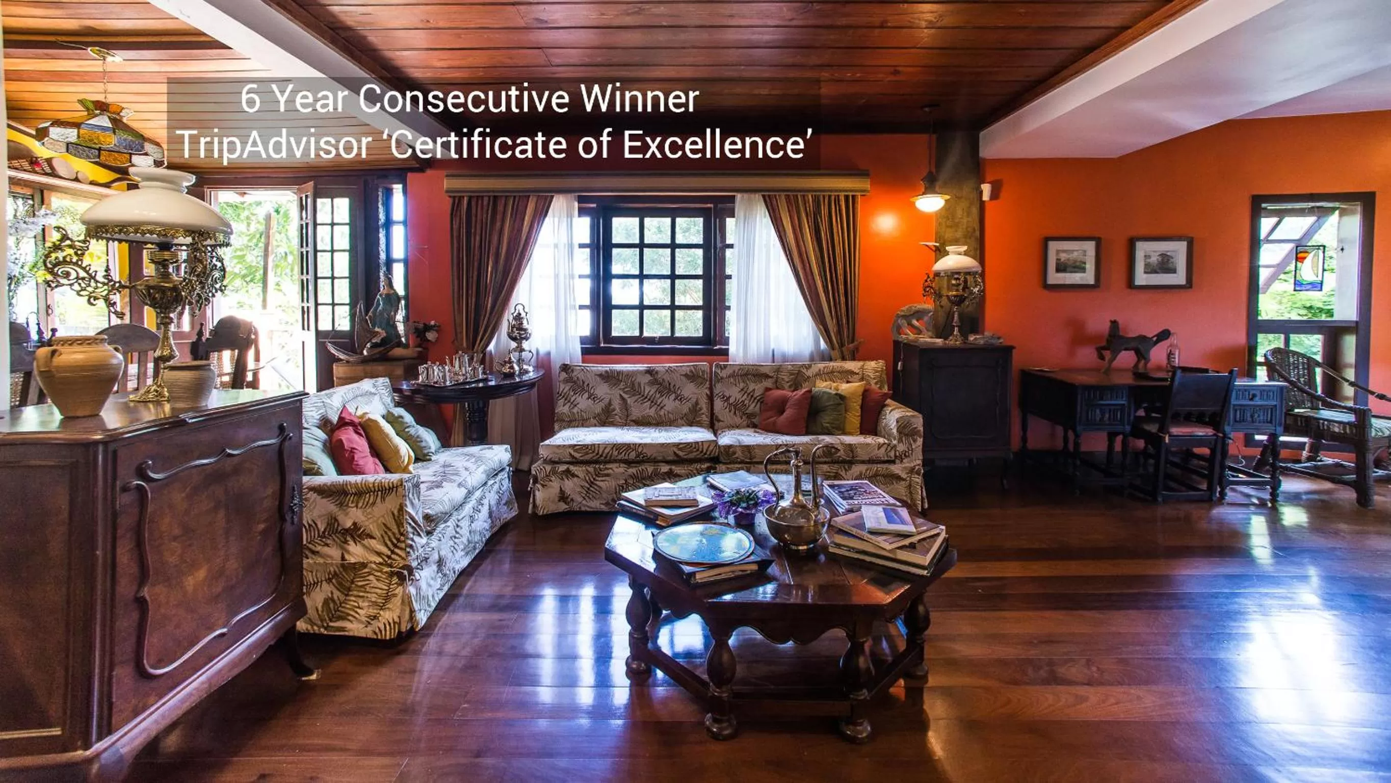 Communal lounge/ TV room in O Veleiro Bed and Breakfast