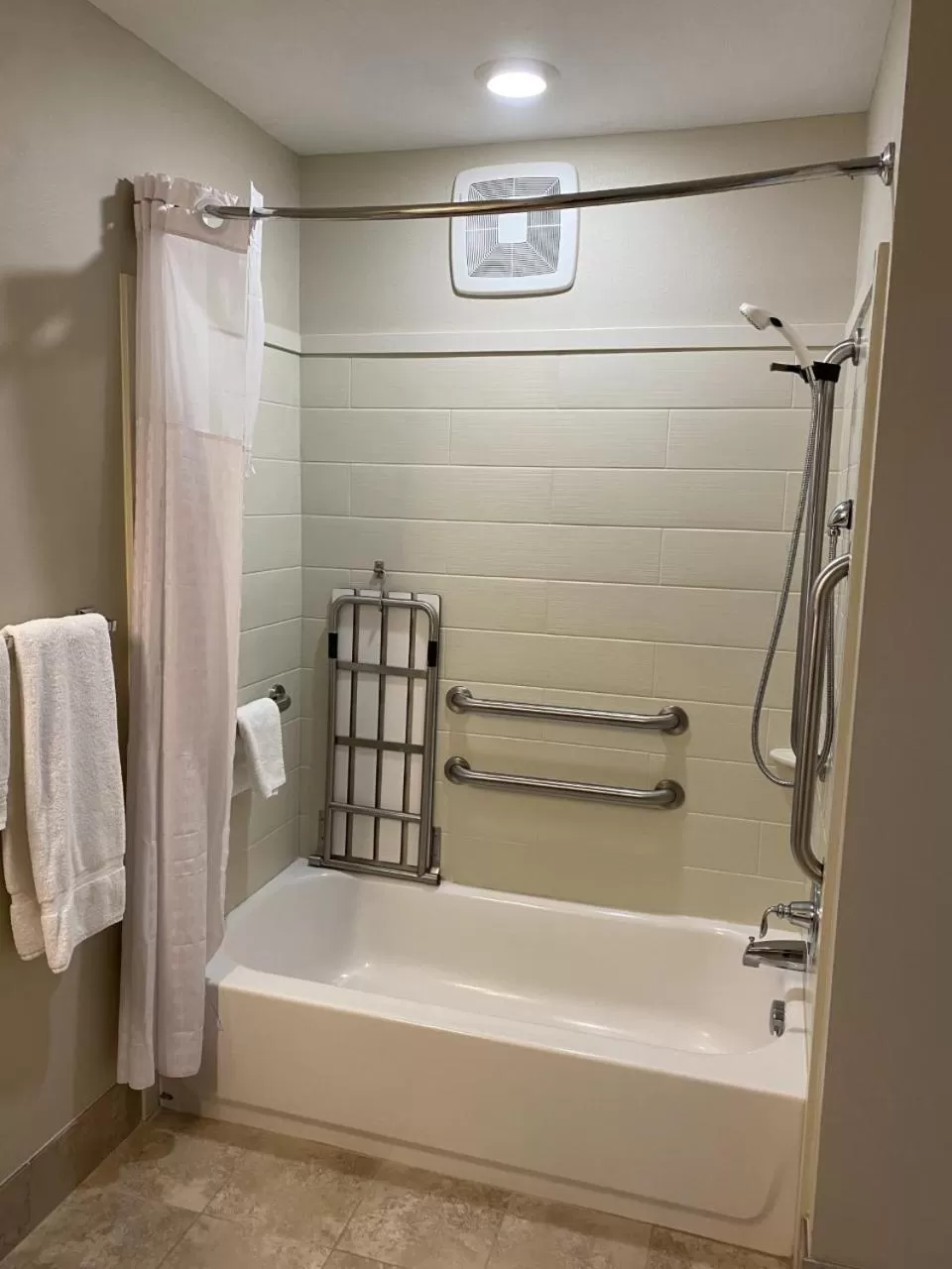 Bath in AmericInn by Wyndham Hartford SD