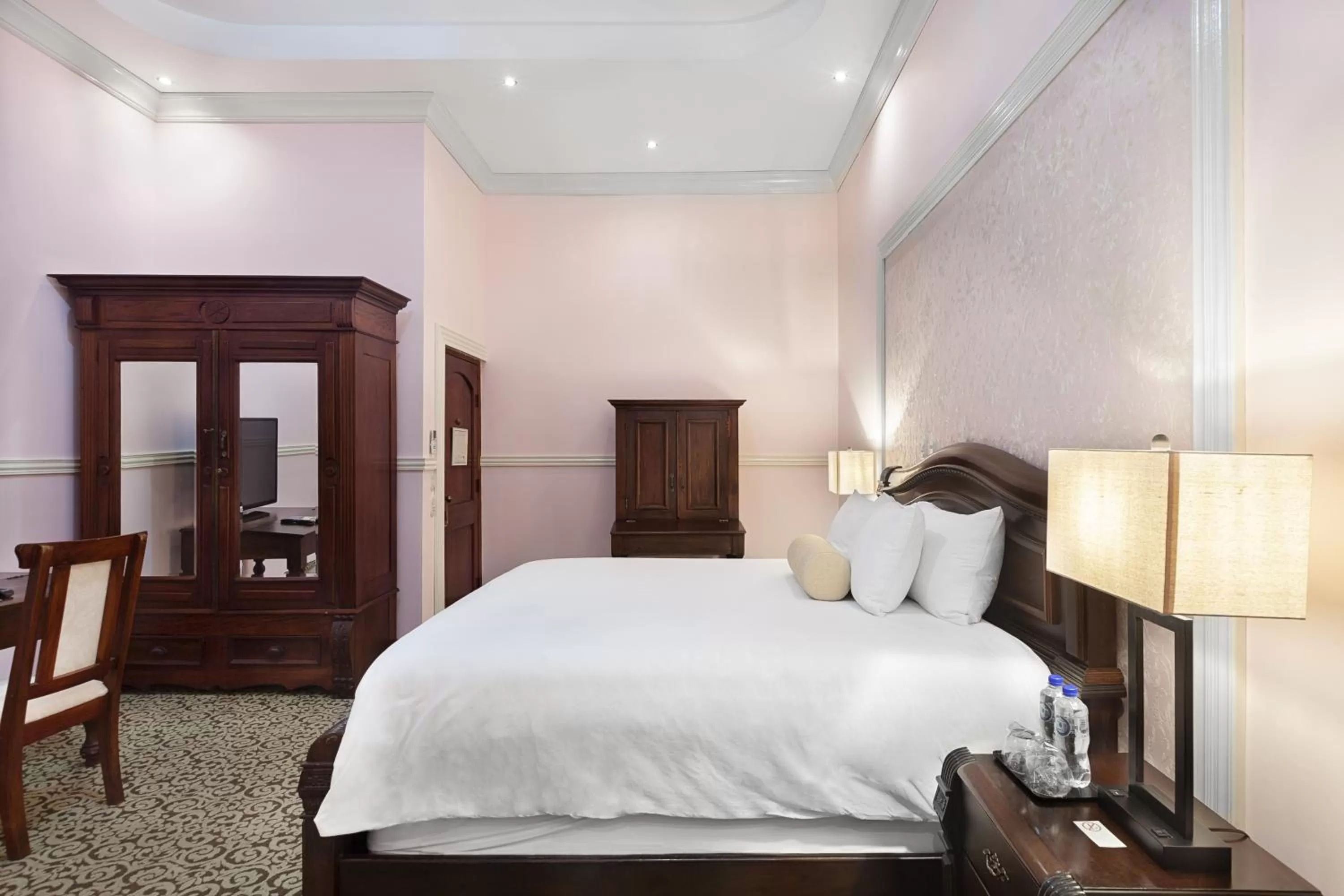 Photo of the whole room, Bed in Hotel la Perla Leon