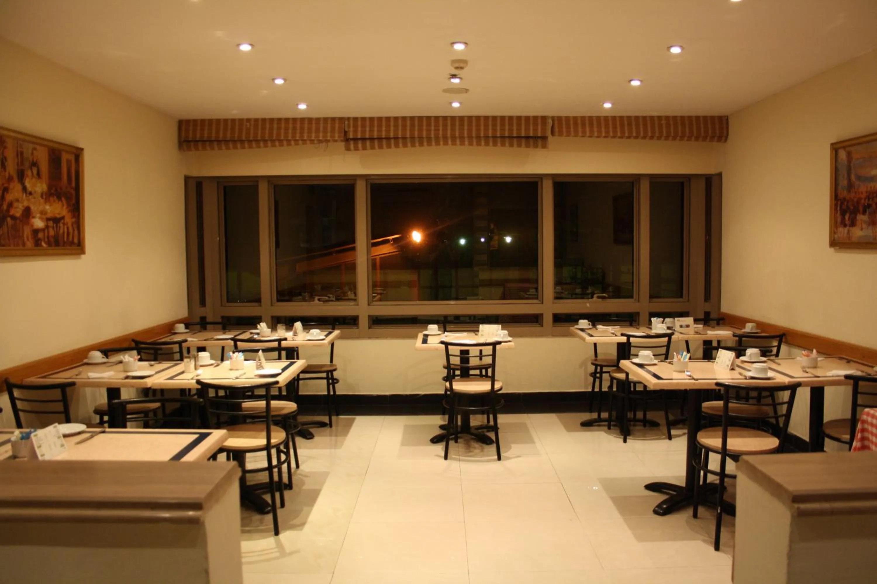 Restaurant/places to eat in Green Plaza Inn '''Business &Families Only'''