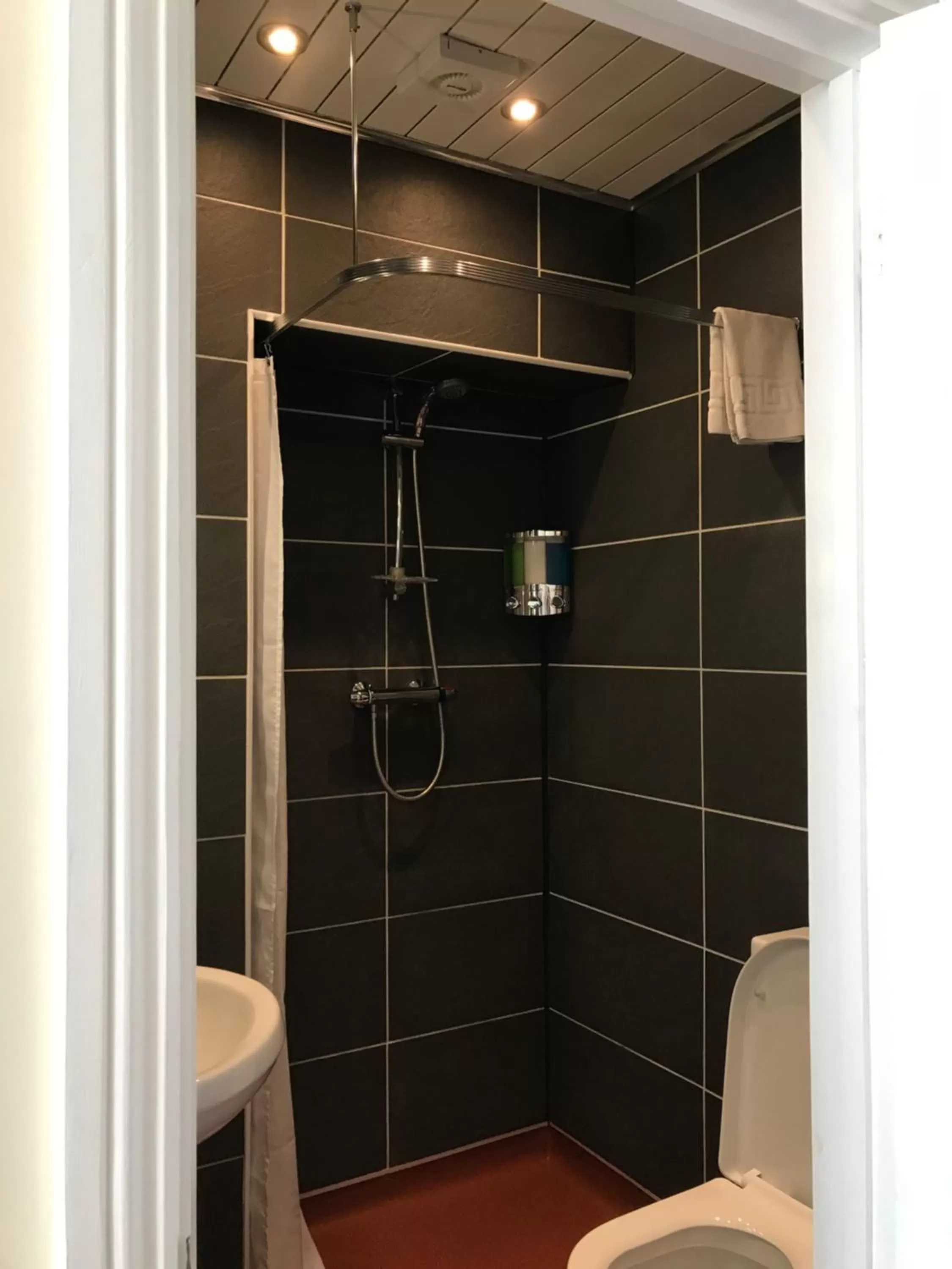 Shower in Cassandra Guest House