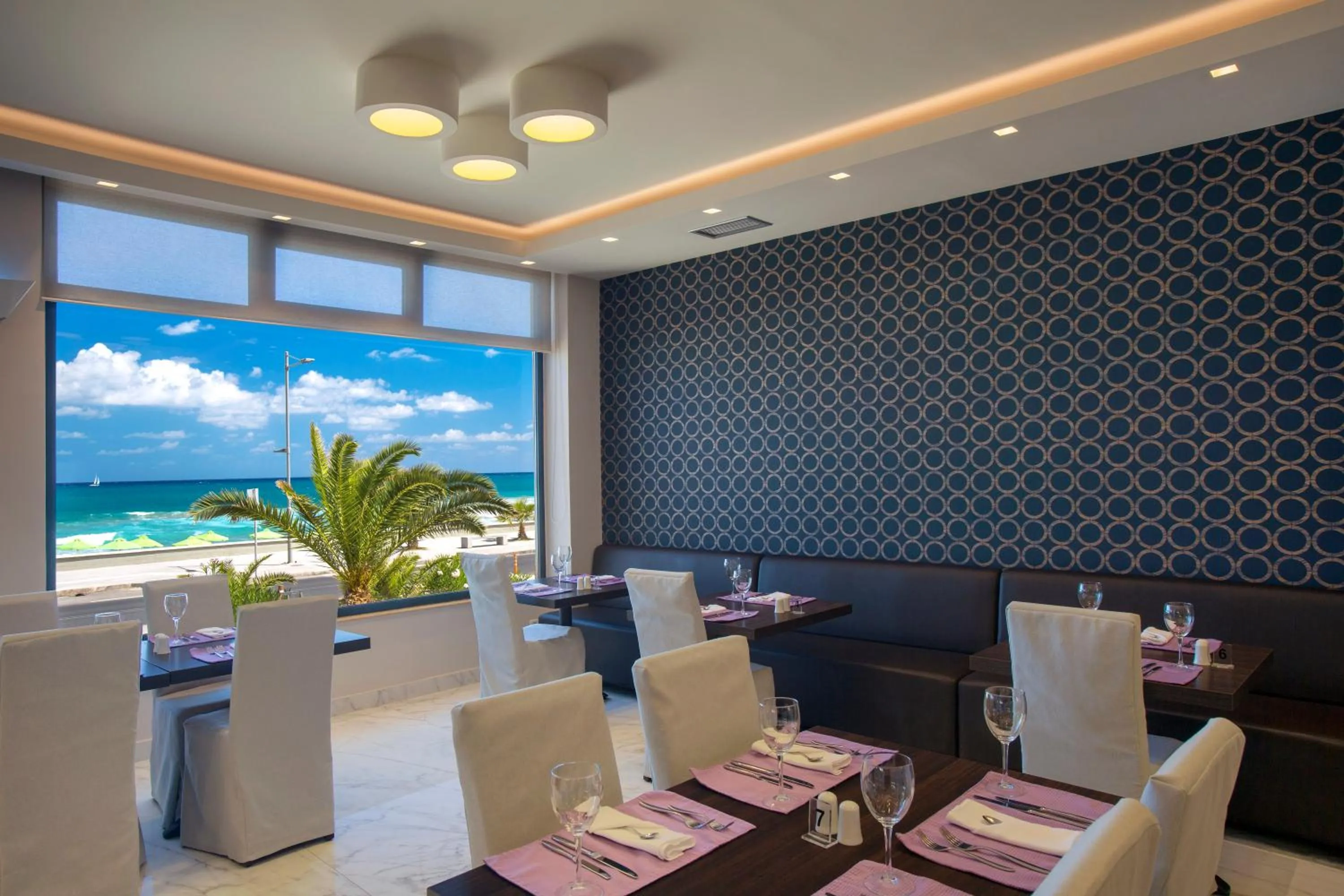 Restaurant/places to eat in Atlantis Beach Hotel