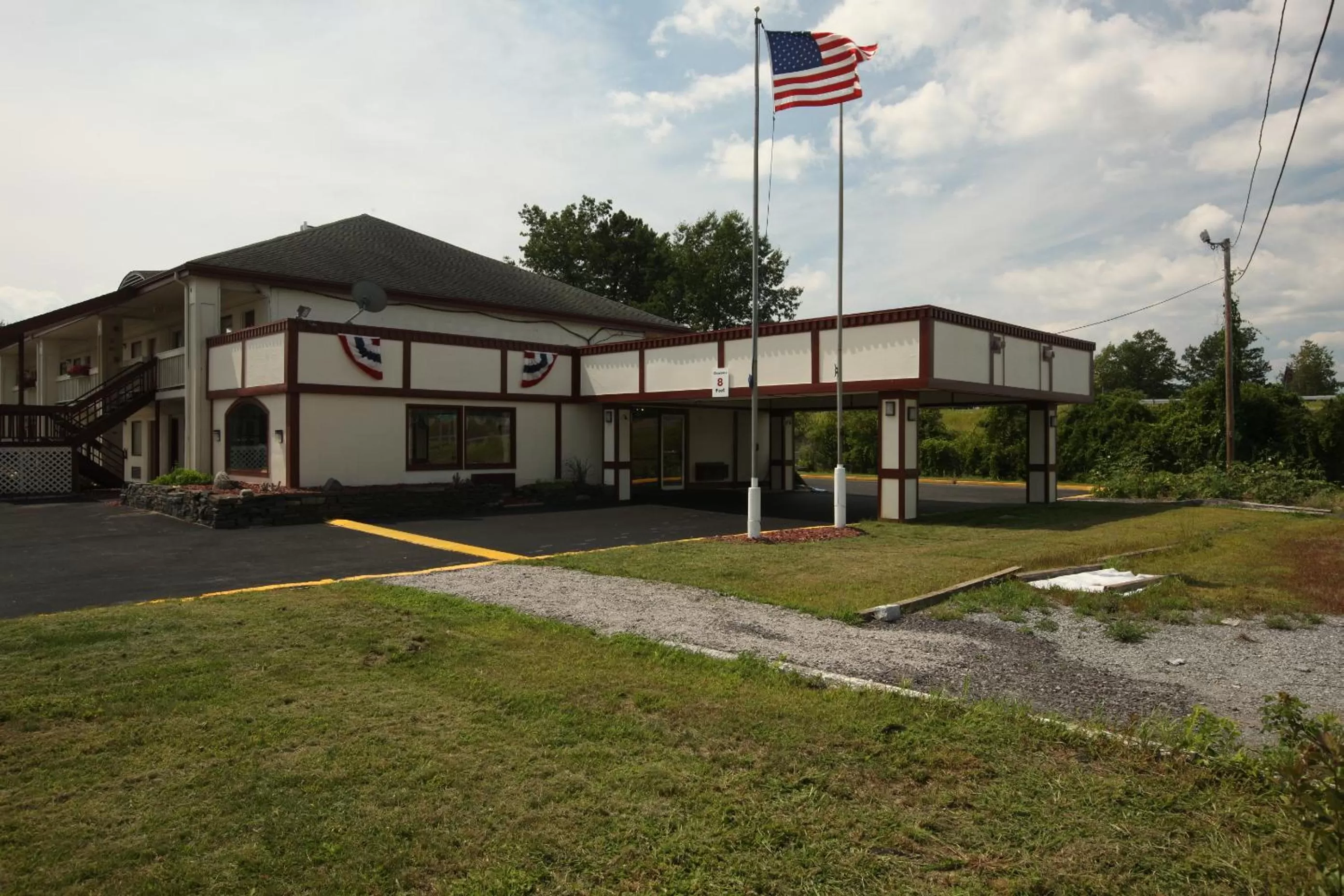 Facade/entrance in Days Inn by Wyndham Queensbury/Lake George