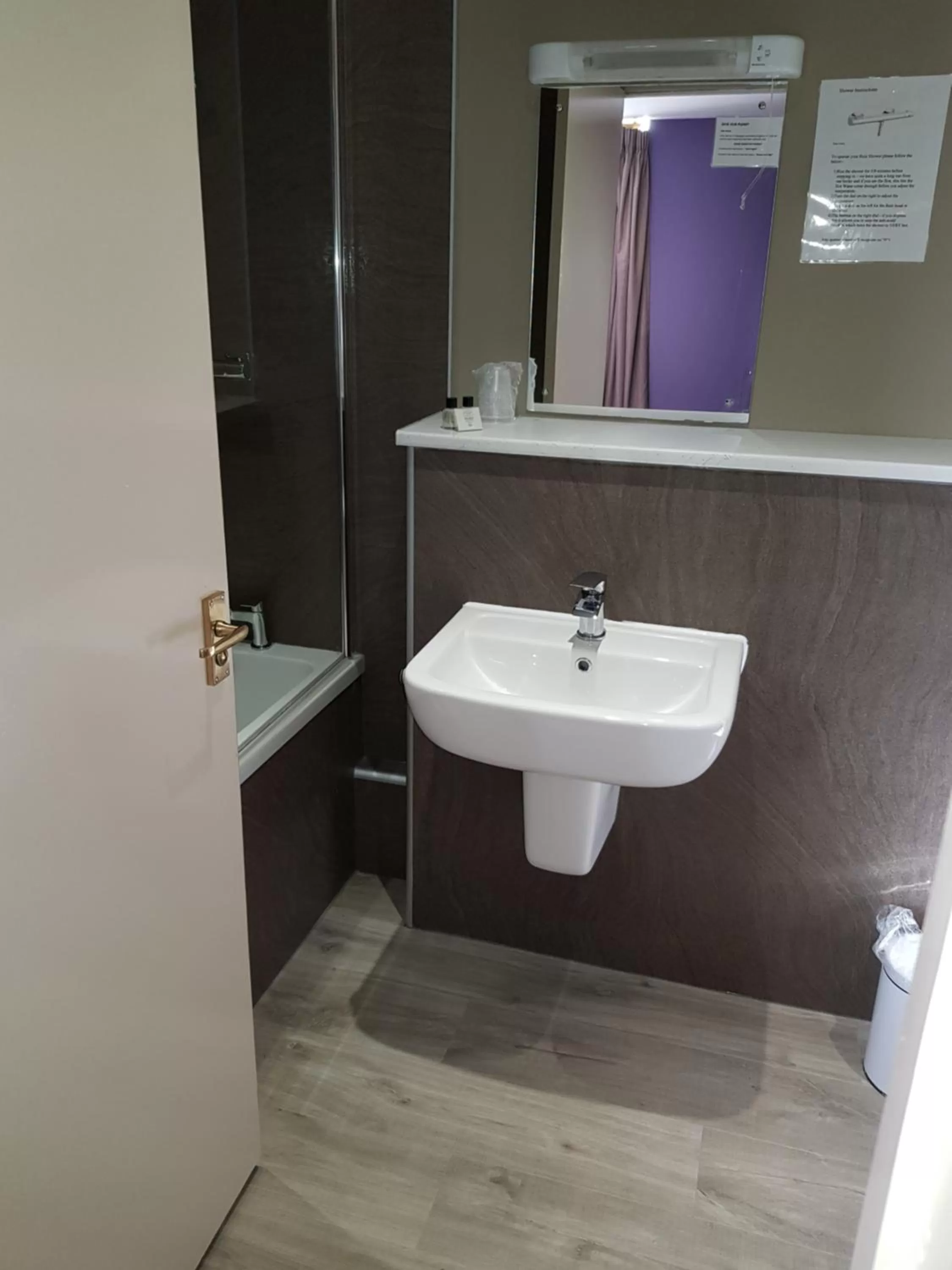 Bathroom in Dunmuir Hotel