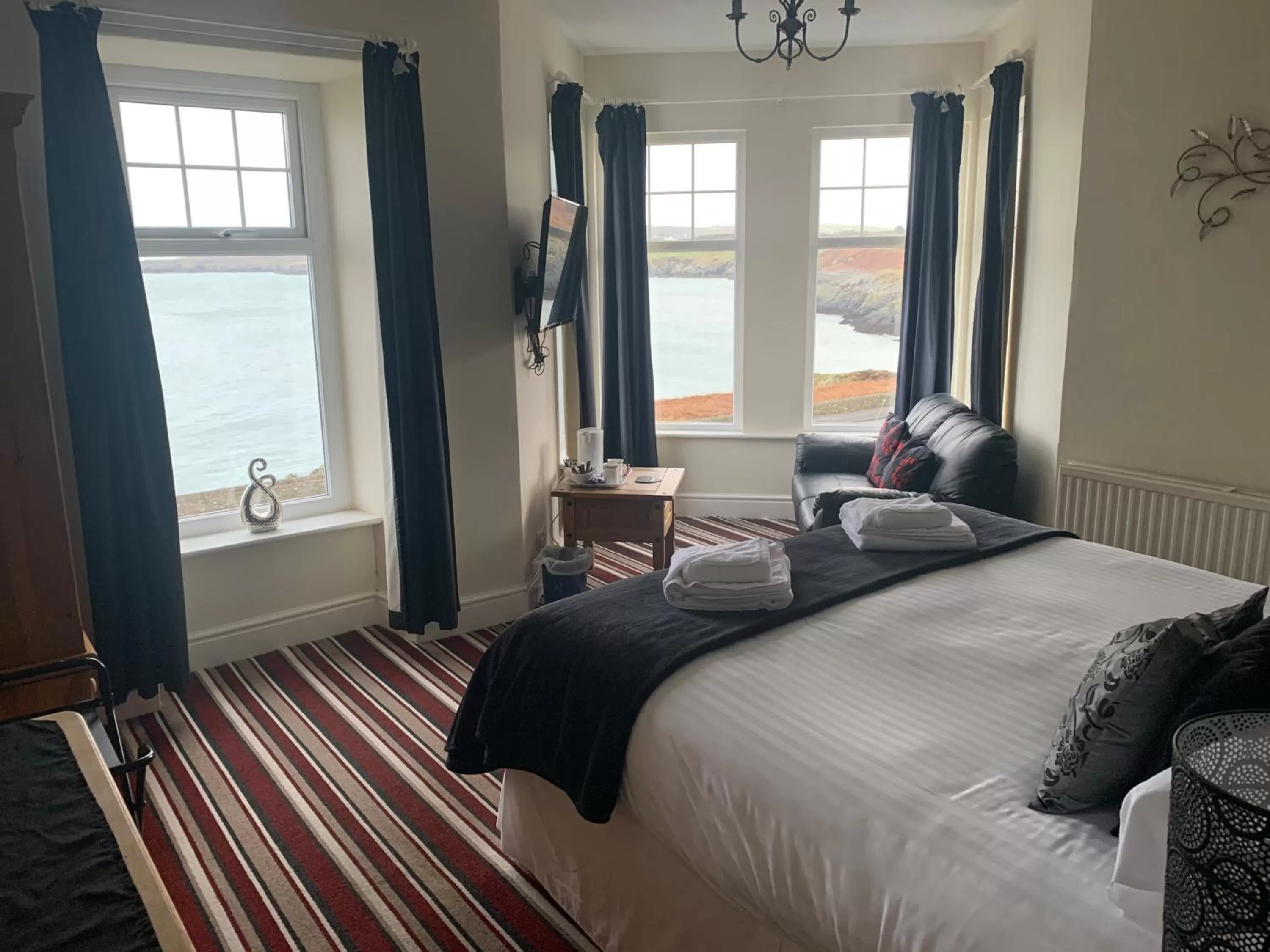 King Suite with Sea View in Trecastell Hotel