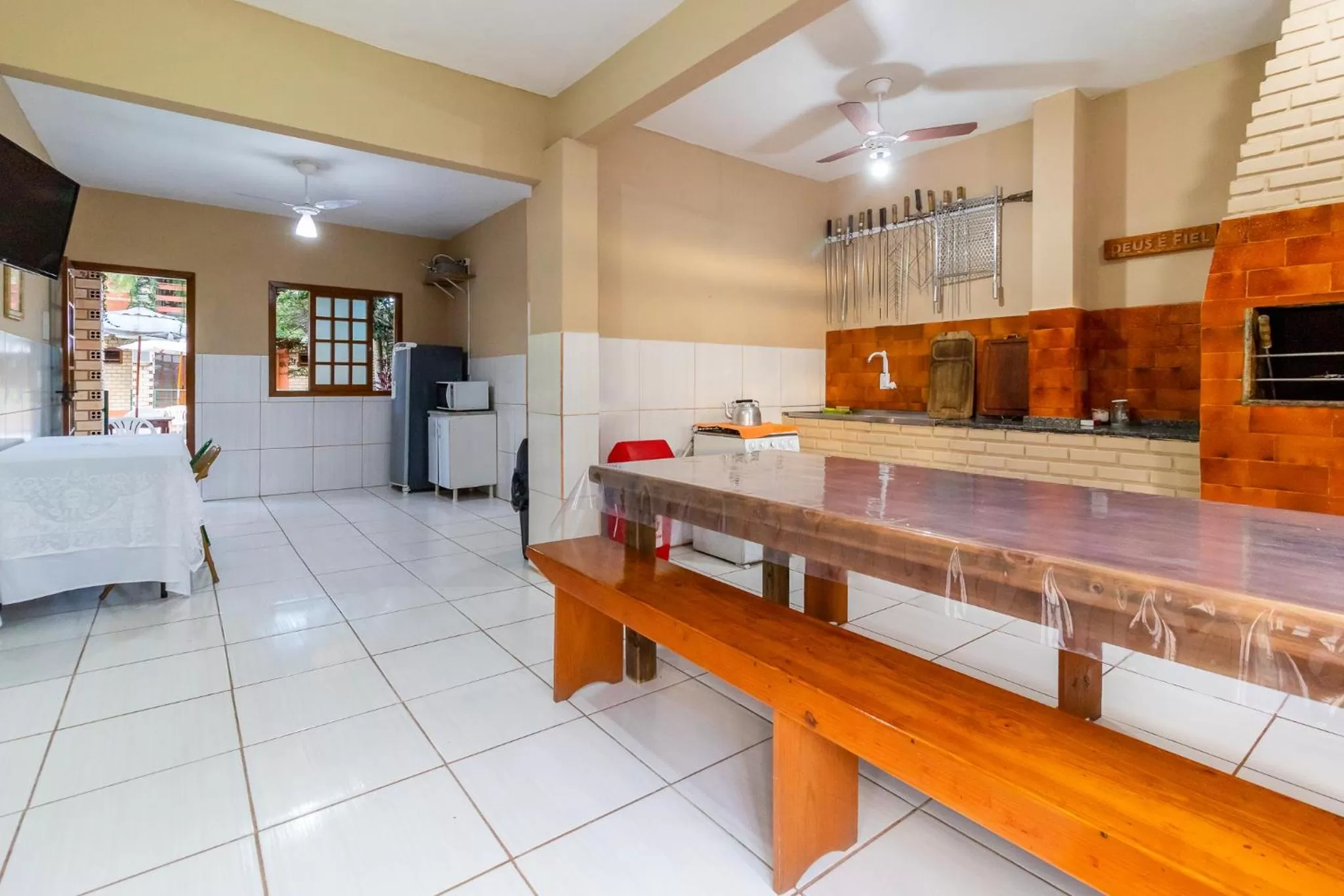 Communal kitchen in Pousada Chaday