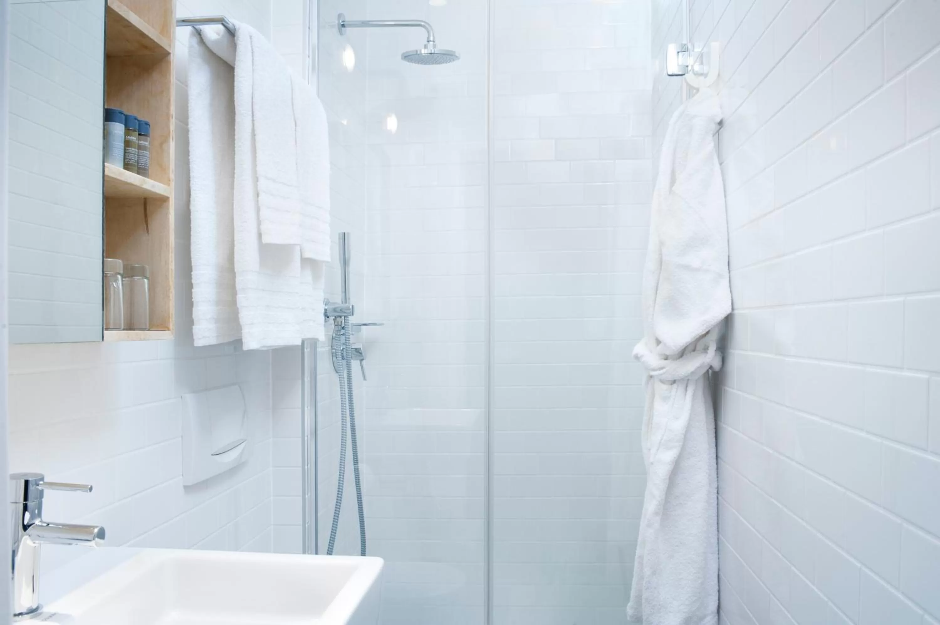 Shower in 9Hotel Central