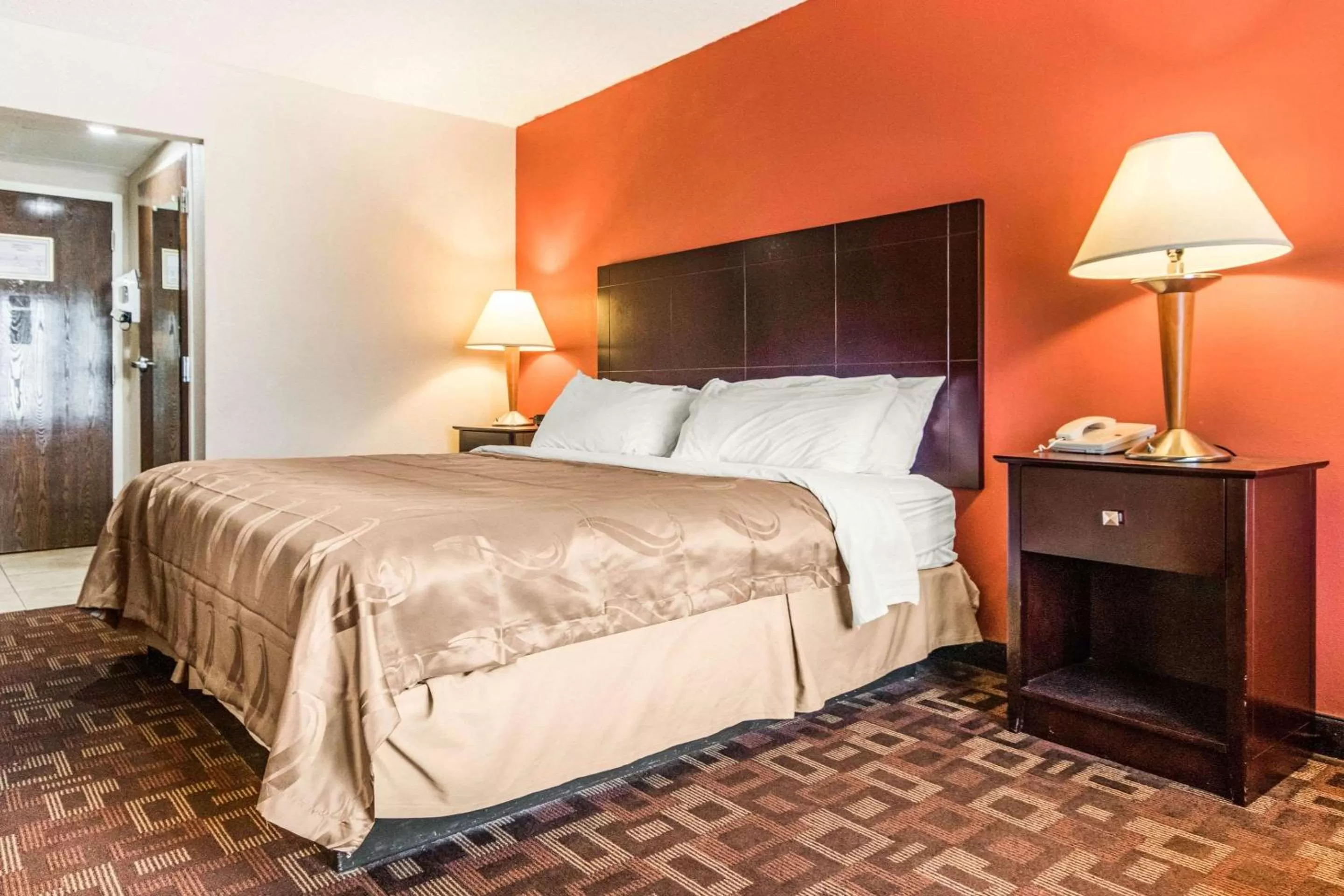 Photo of the whole room, Bed in Quality Inn & Suites Lawrenceburg