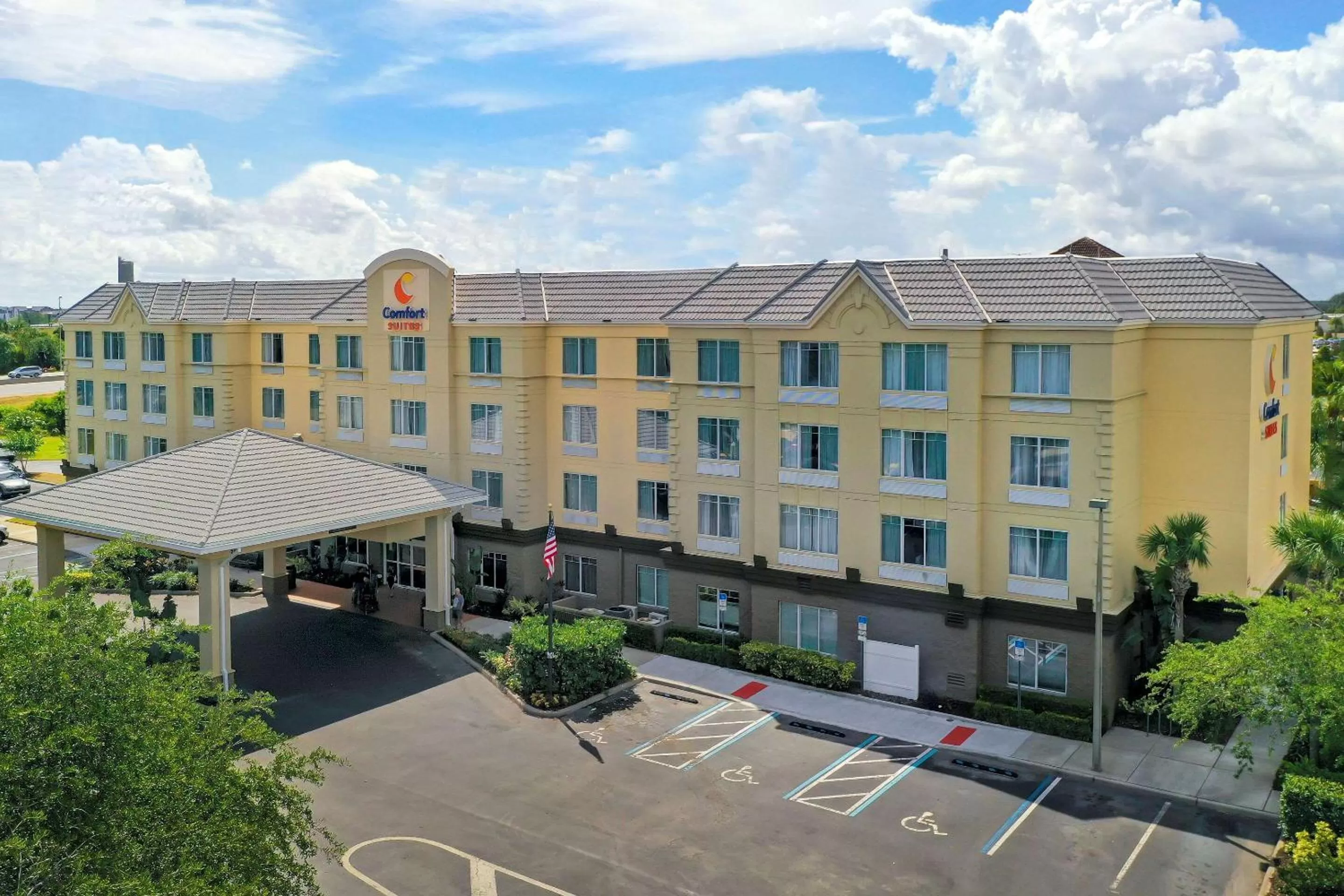 Property building in Comfort Suites Near Universal Orlando Resort