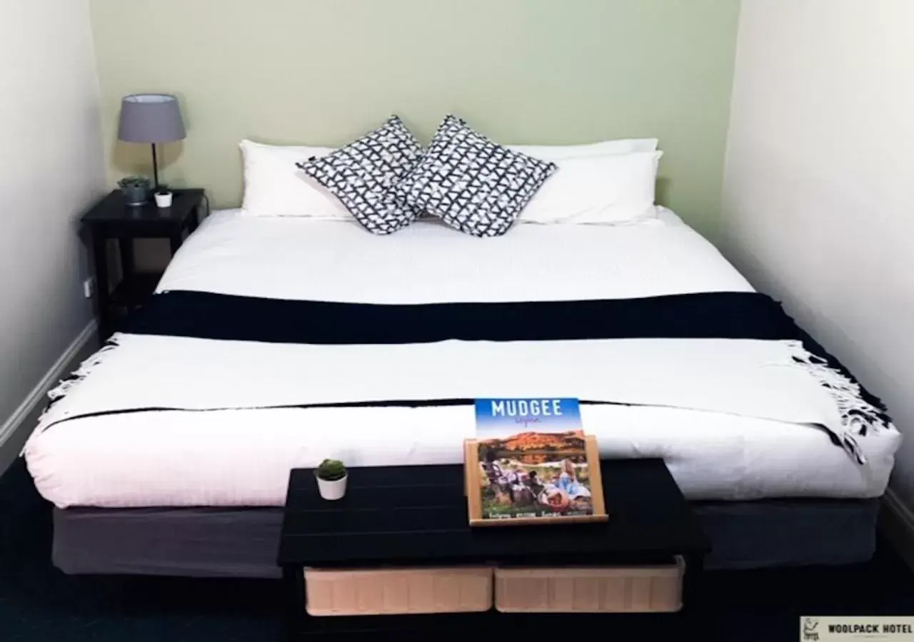 Quadruple Room with Bathroom in The Woolpack Hotel Quadruple Room with Bathroom in The Woolpack Hotel