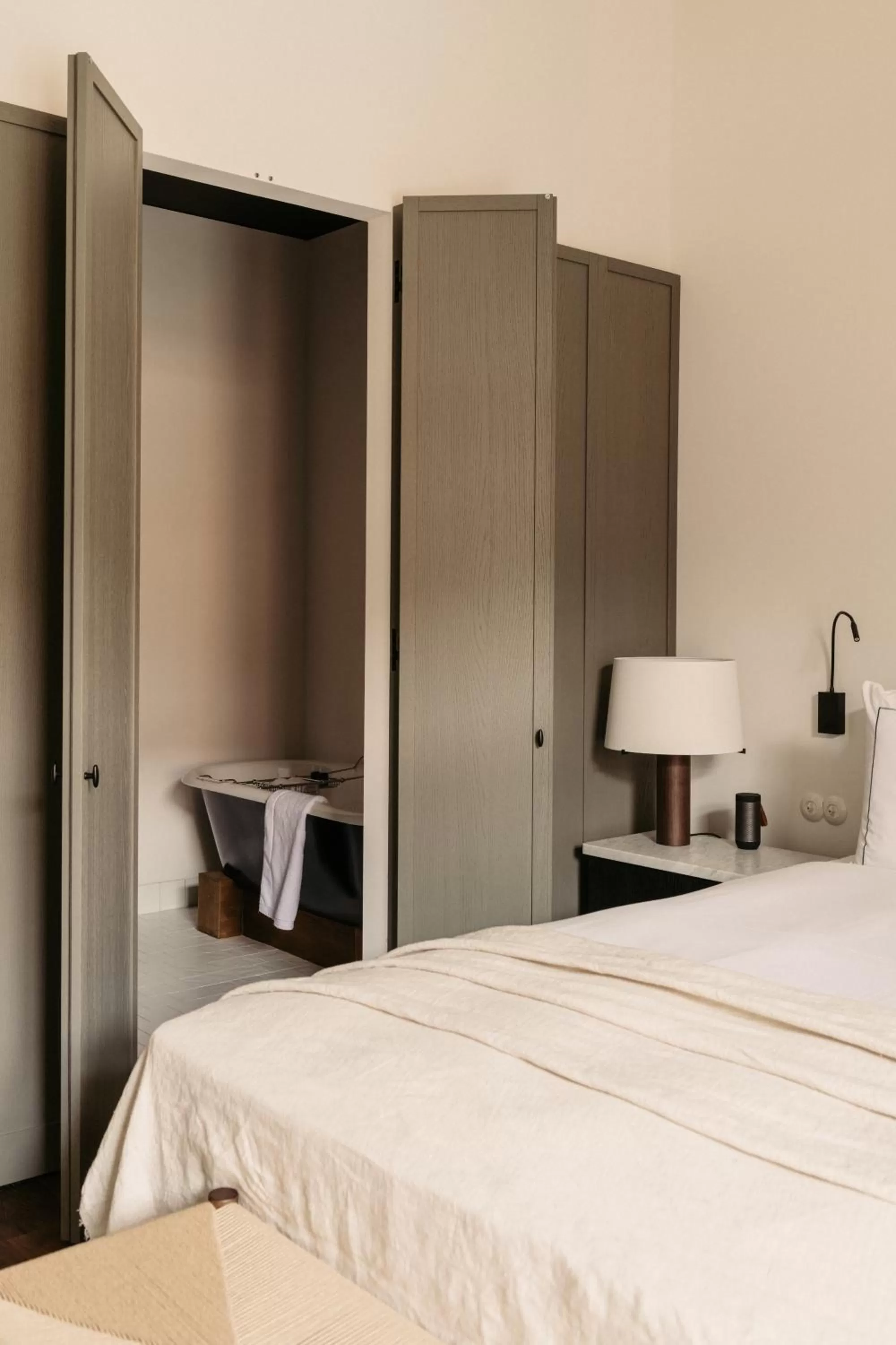 Bathroom, Bed in august