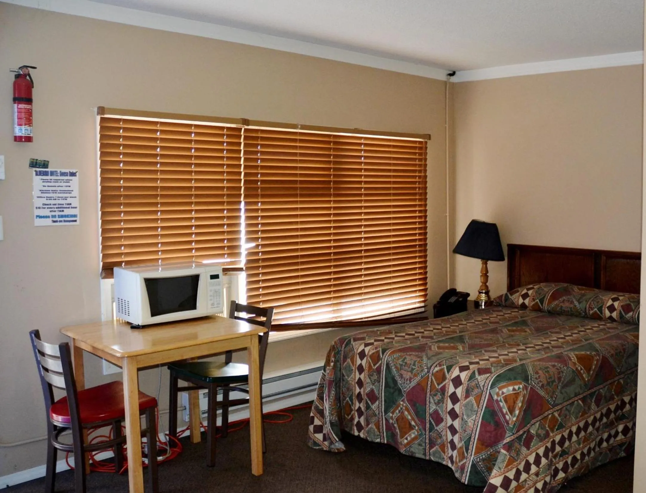 Bed in Bluebird Motel