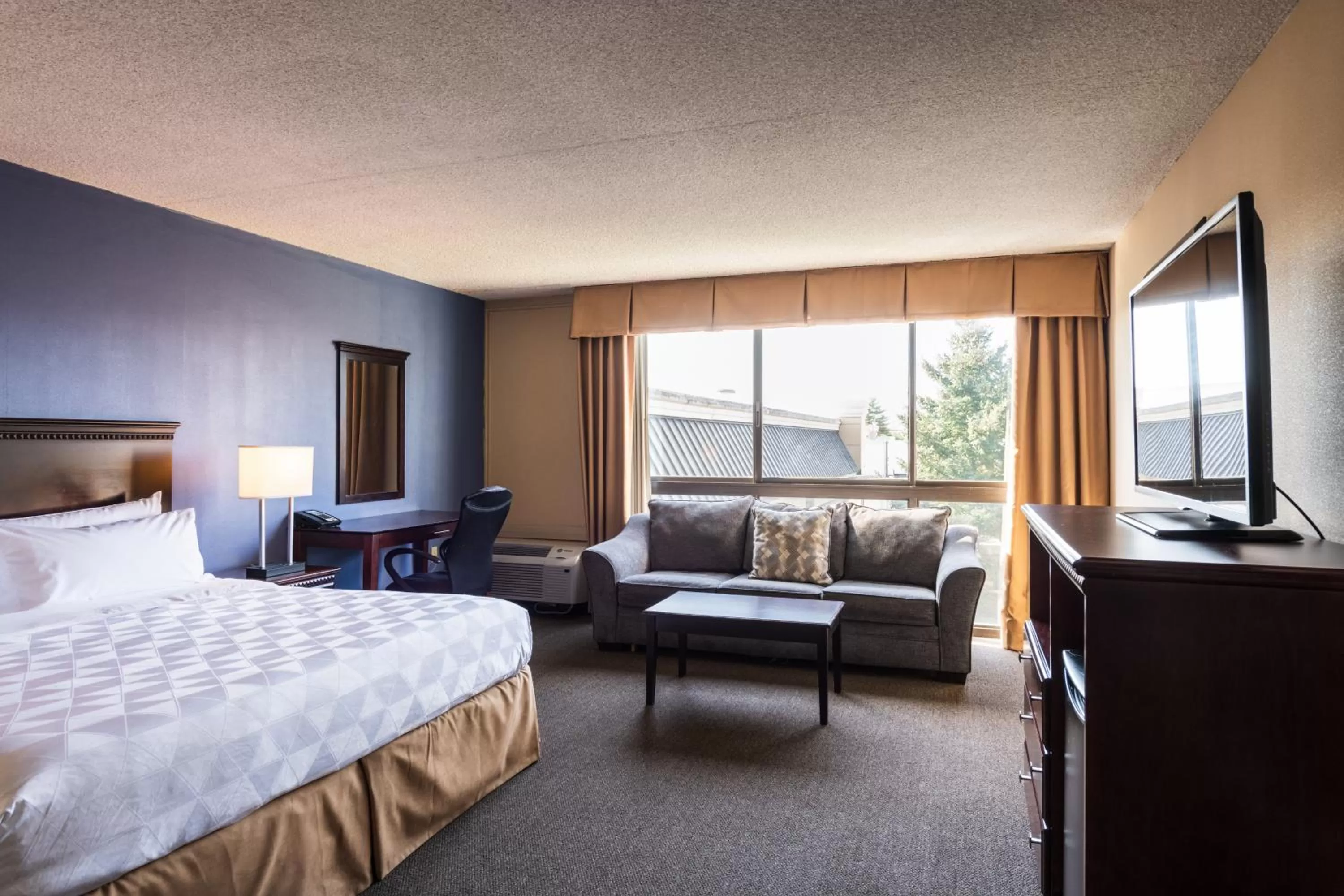 Bedroom, Bed in Holiday Inn South Plainfield-Piscataway by IHG